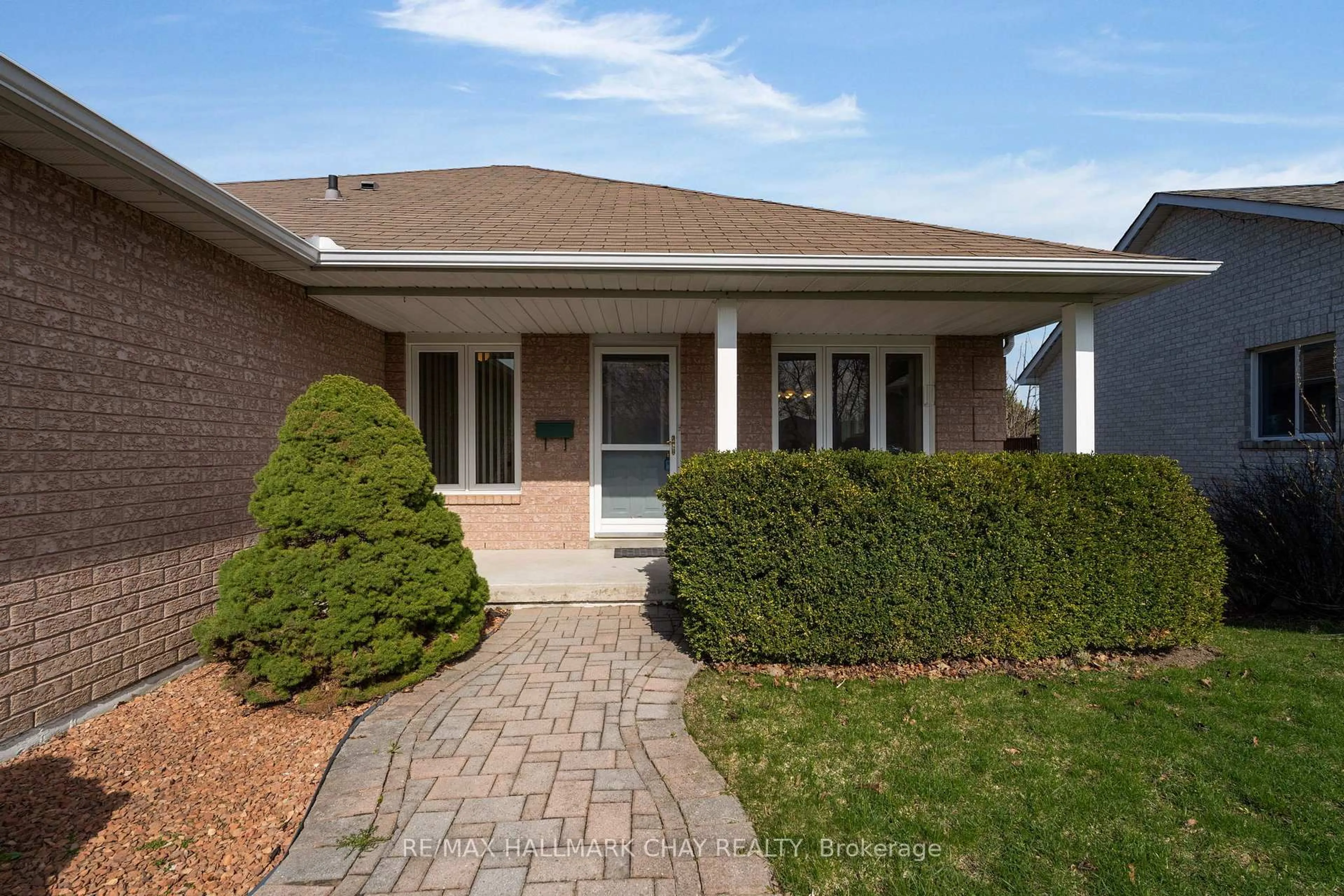 Home with brick exterior material, street for 42 Webb St, Barrie Ontario L4N 6V2