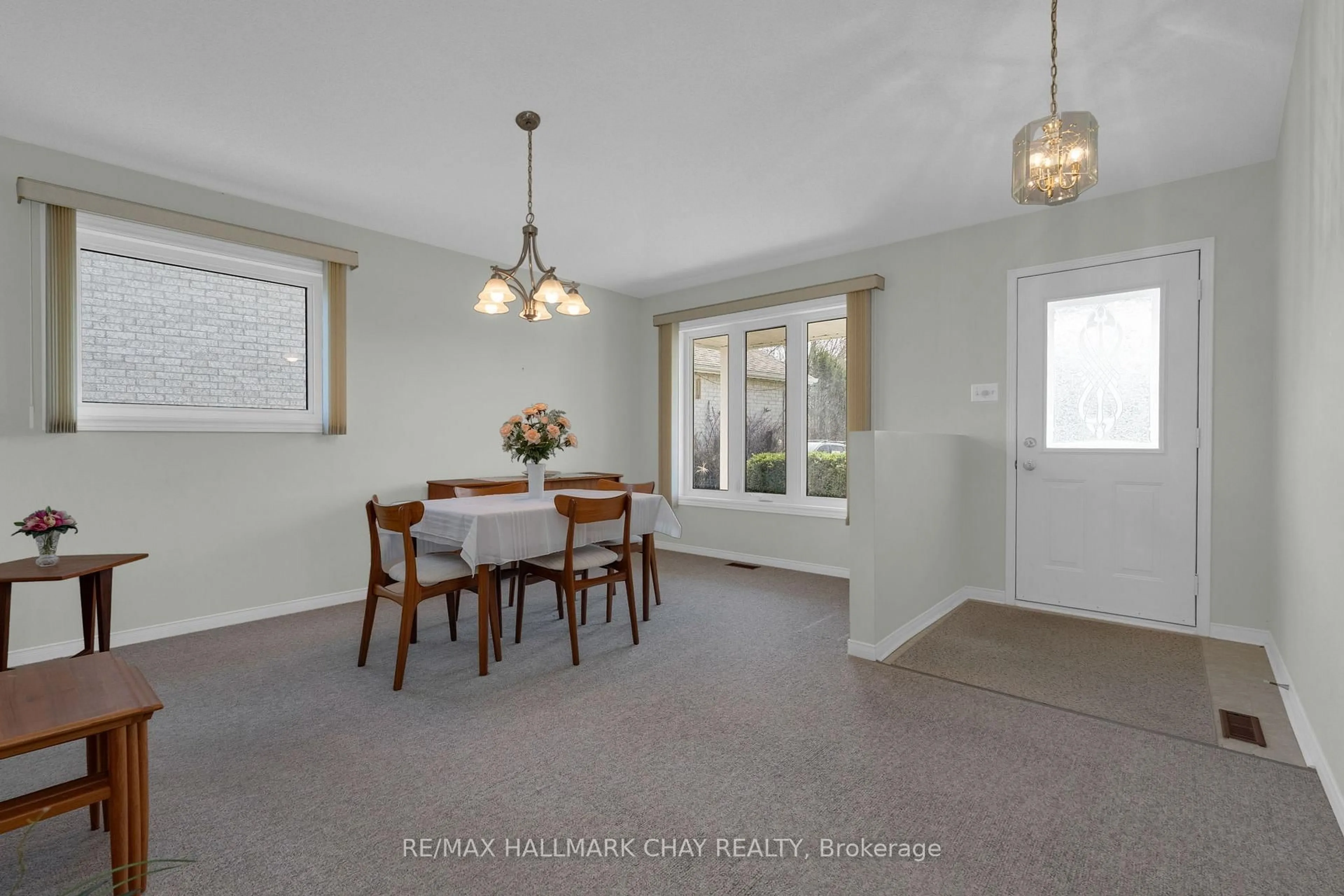 Dining room, unknown for 42 Webb St, Barrie Ontario L4N 6V2