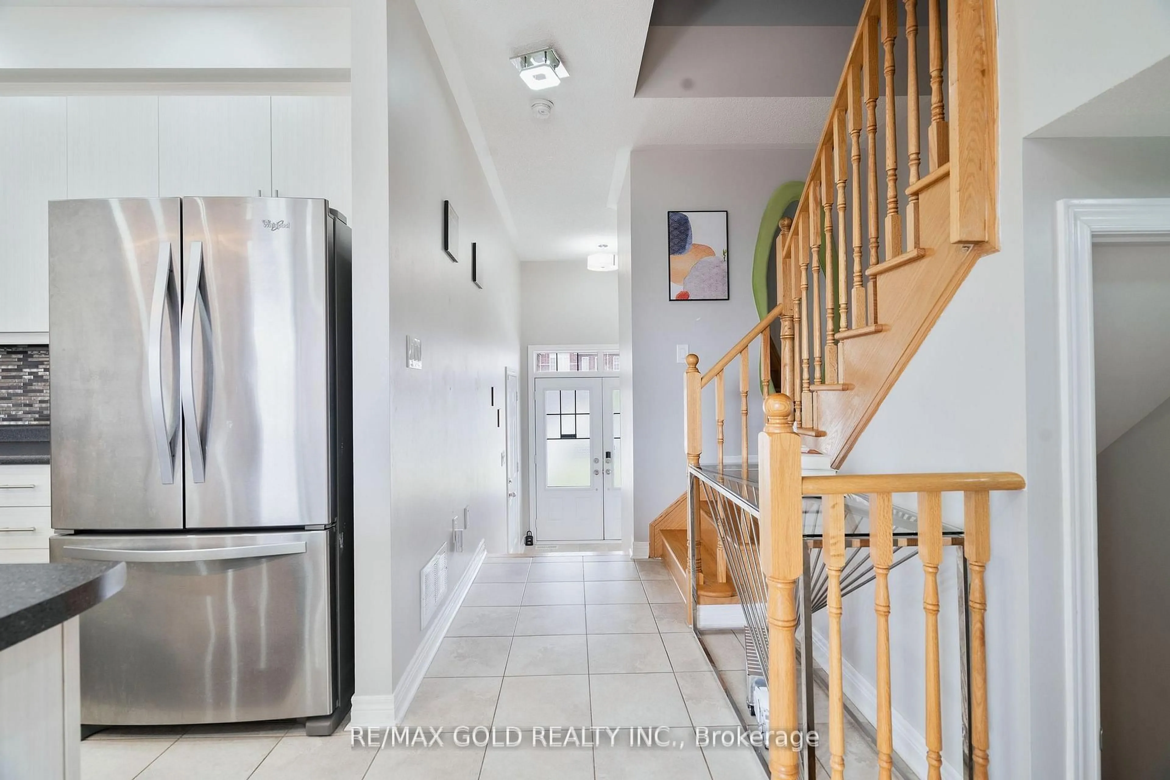 Indoor entryway for 56 Snelgrove Cres, Barrie Ontario L4N 6R6