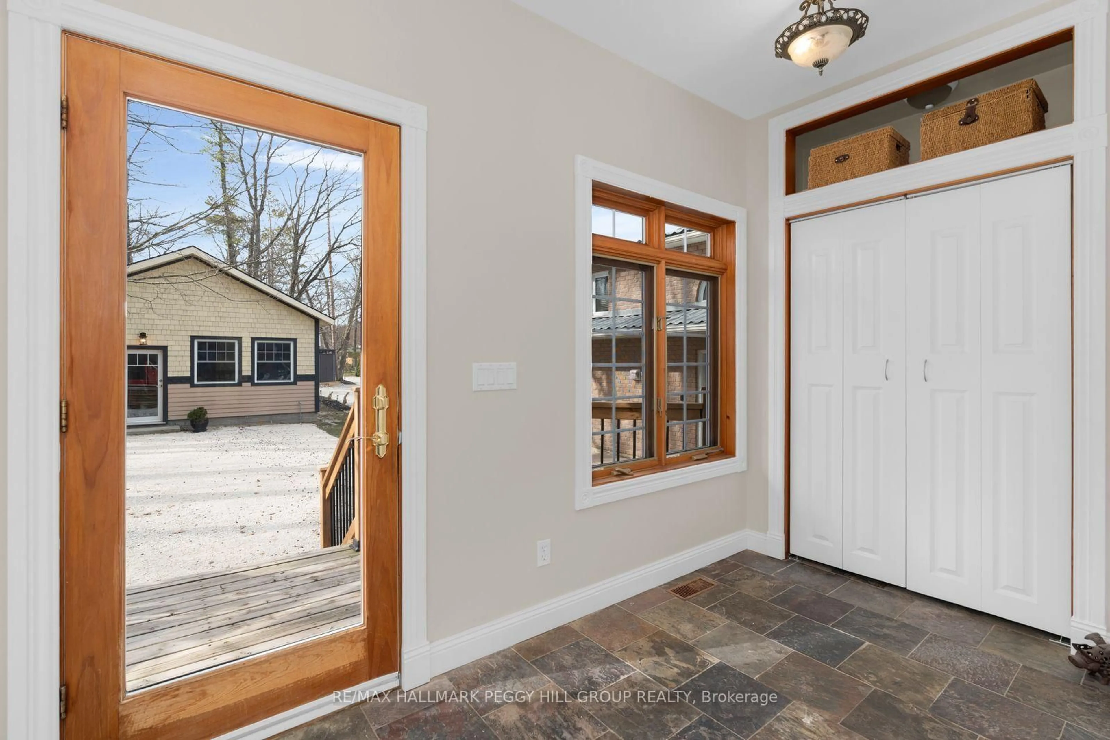 Indoor entryway for 2026 River Rd, Wasaga Beach Ontario L9Z 2W1