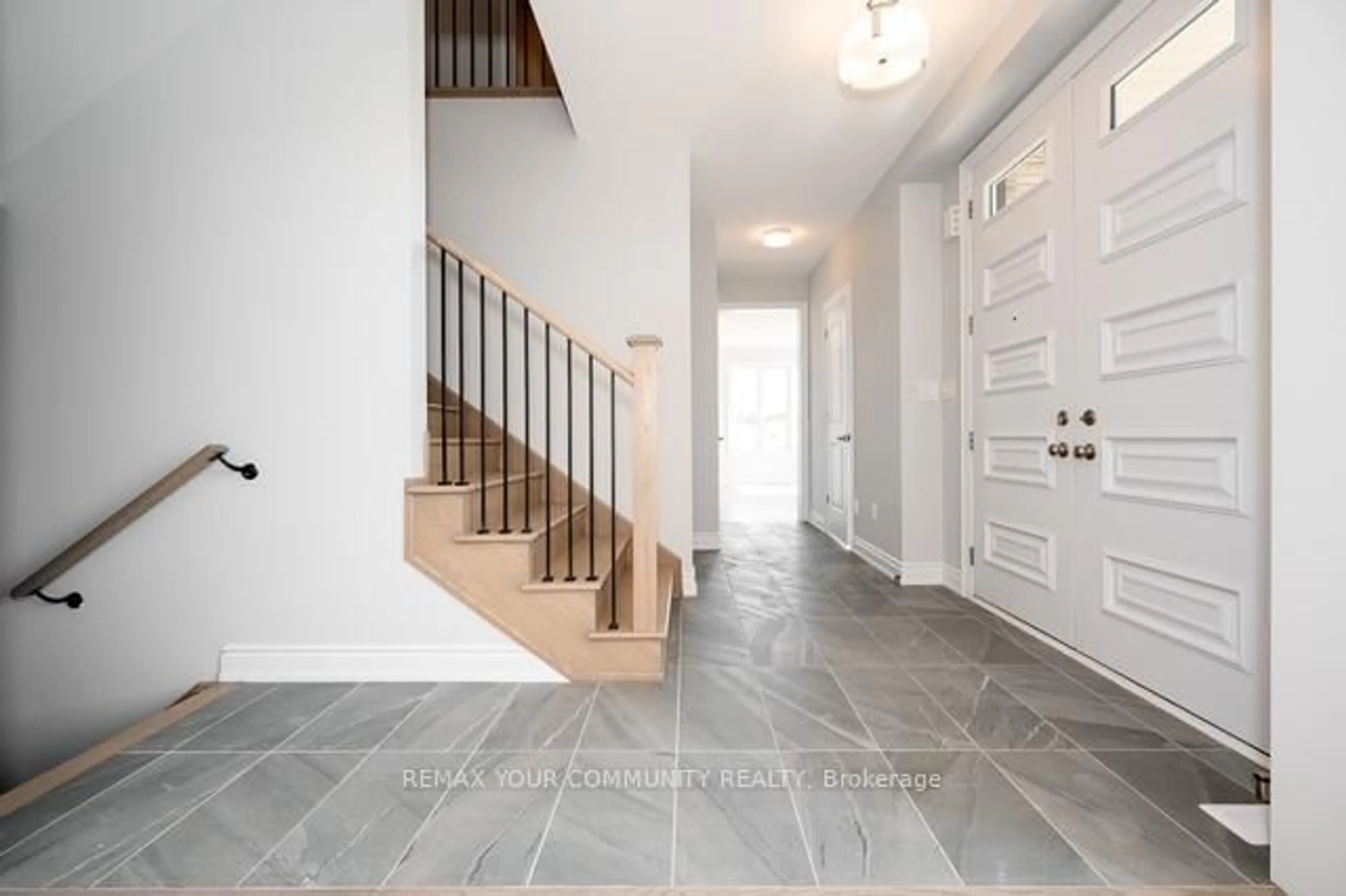 Indoor entryway for 44 Wild Ginger Lane, Springwater Ontario L9X 2C9