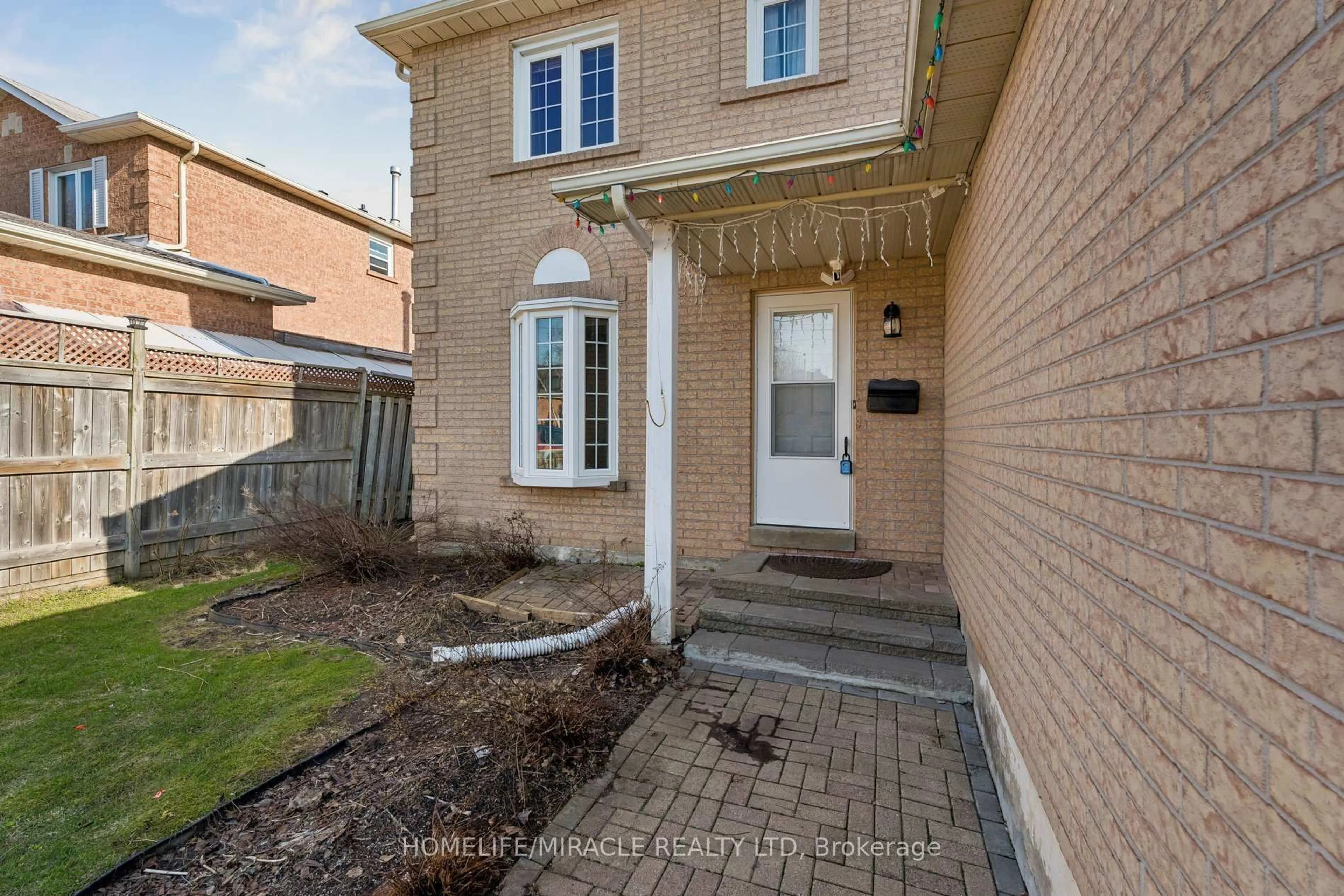 Unknown for 77 Livingstone St, Barrie Ontario L4N 7J1