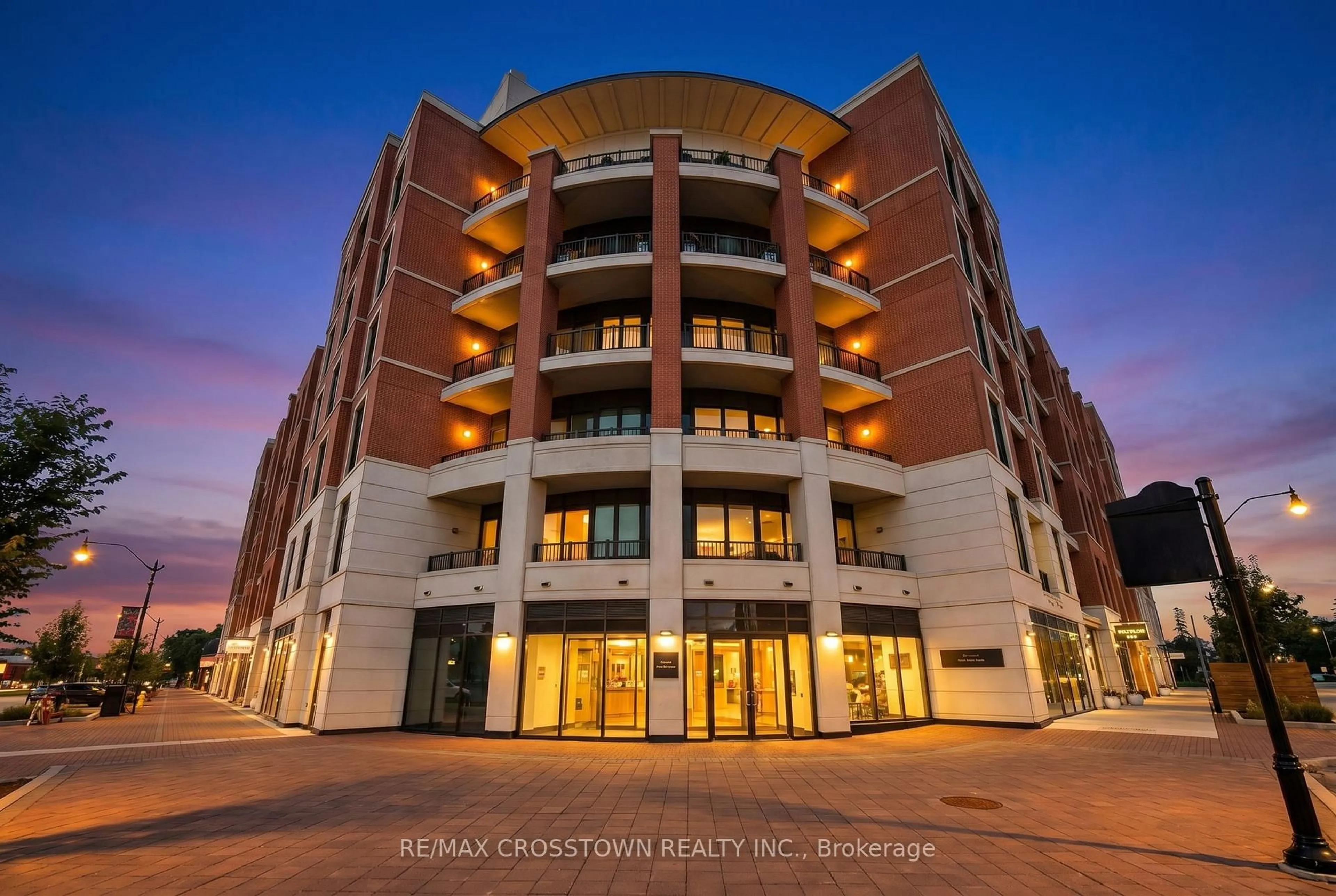 A pic from outside/outdoor area/front of a property/back of a property/a pic from drone, building for 1 HUME St #220, Collingwood Ontario L9Y 0X3