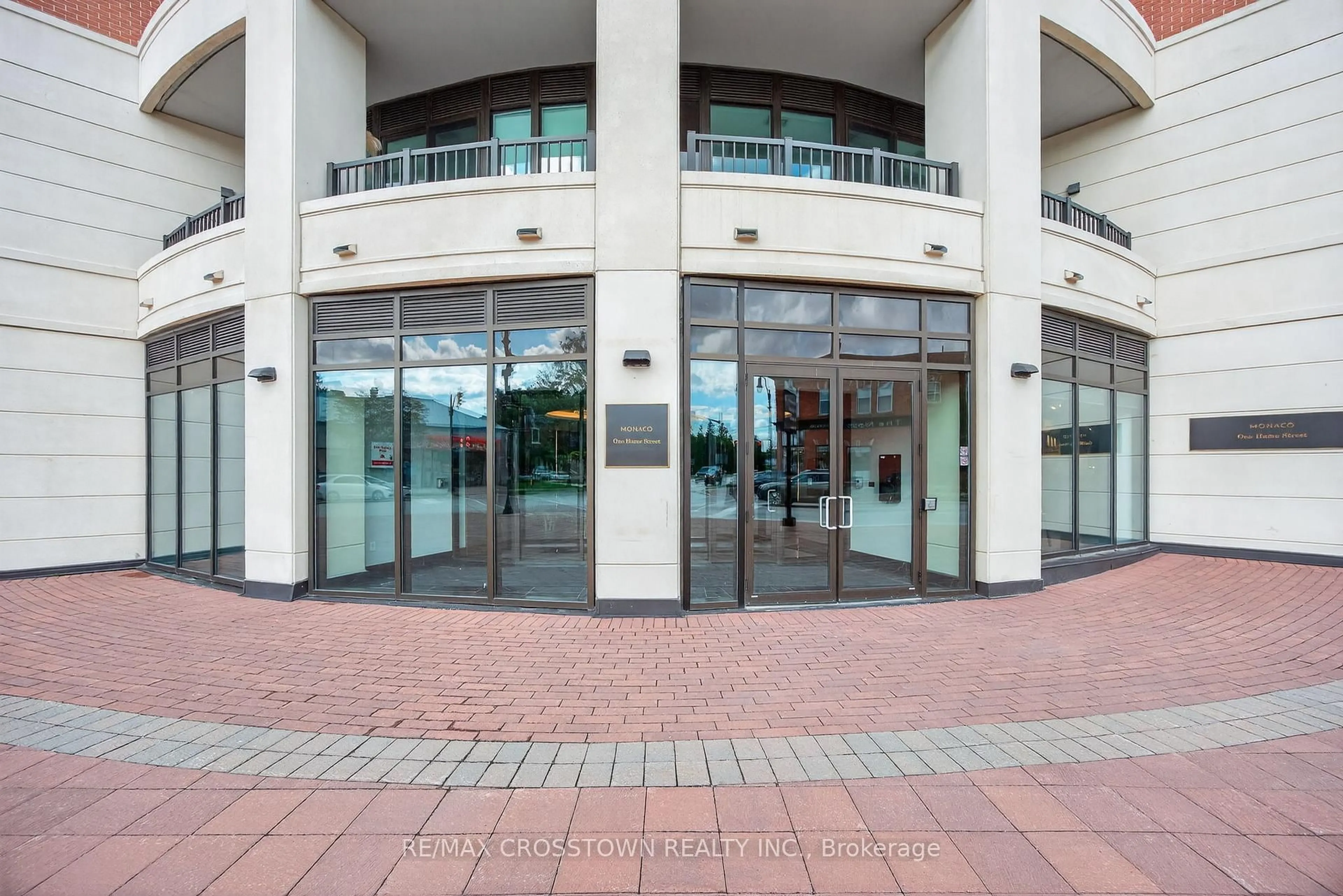 Indoor foyer for 1 HUME St #220, Collingwood Ontario L9Y 0X3