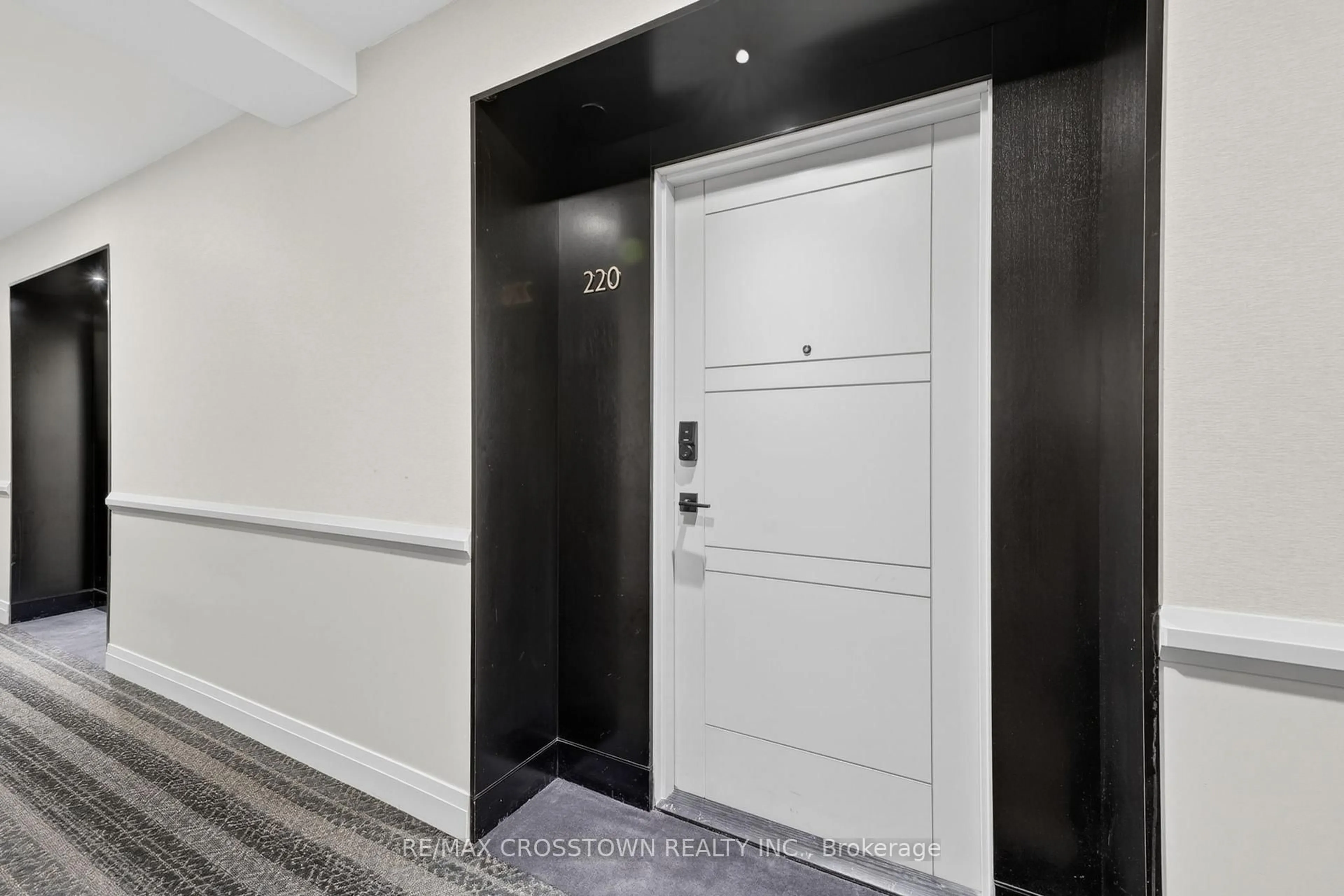 Indoor foyer for 1 HUME St #220, Collingwood Ontario L9Y 0X3