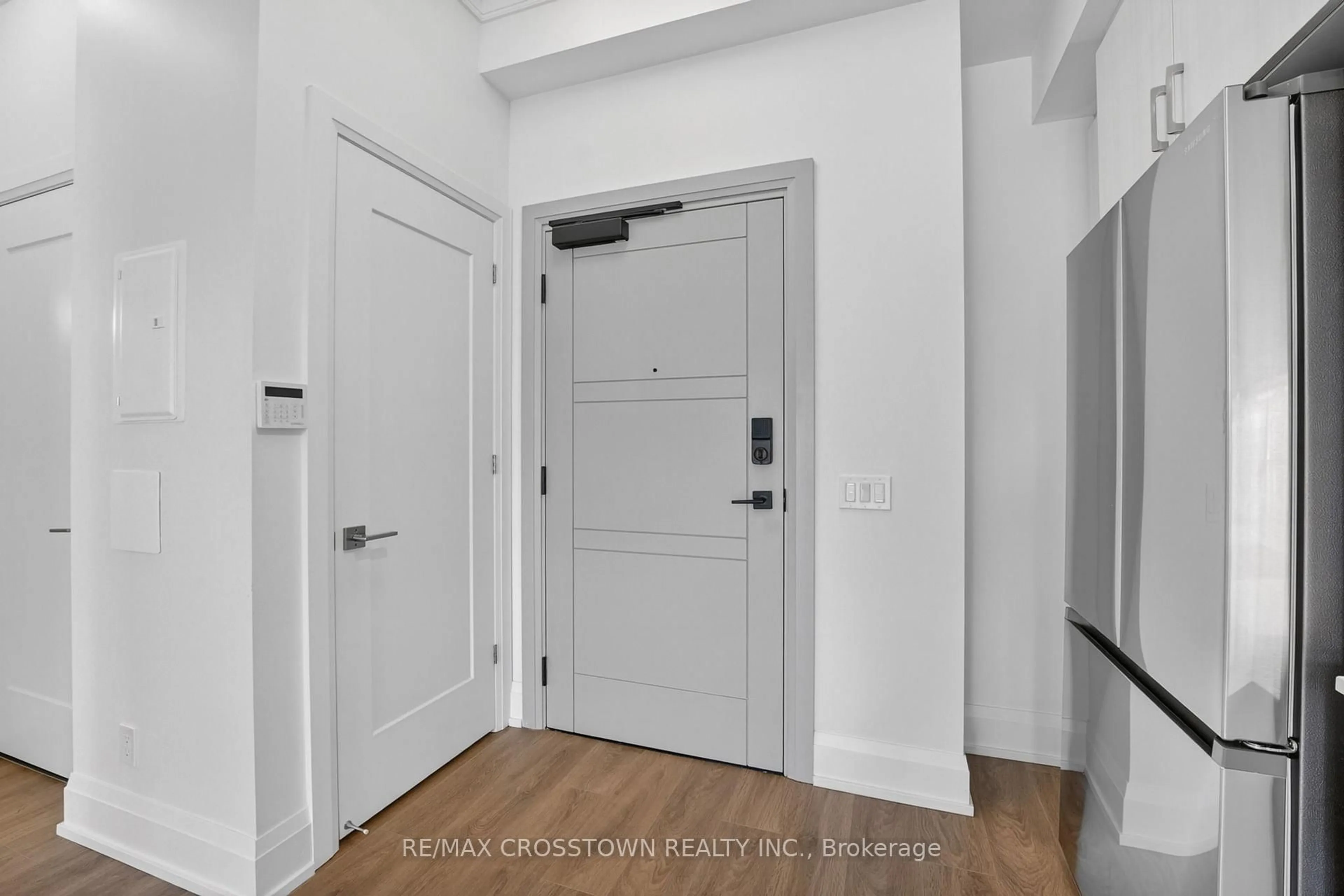 Indoor entryway for 1 HUME St #220, Collingwood Ontario L9Y 0X3