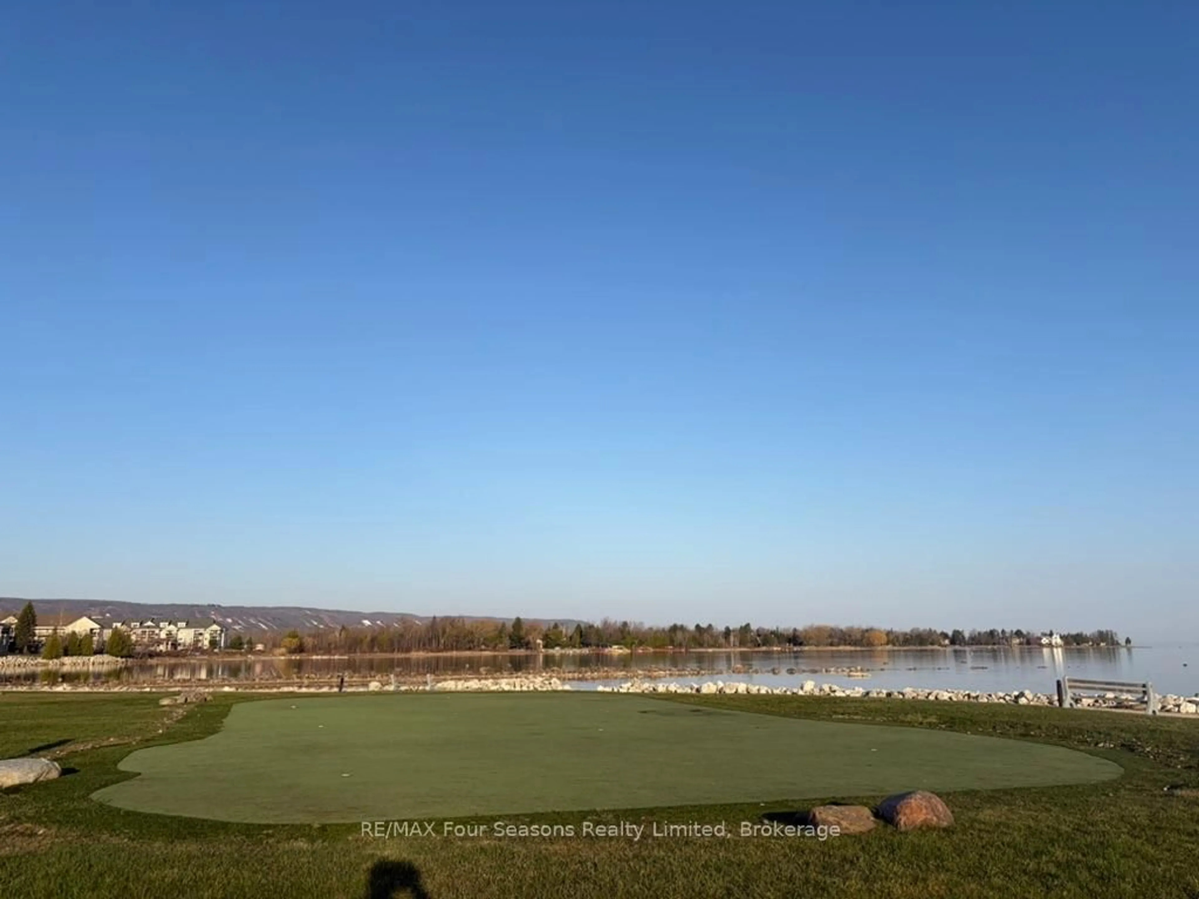 Blurry image for 835 Suncrest Circ, Collingwood Ontario L9Y 5C7