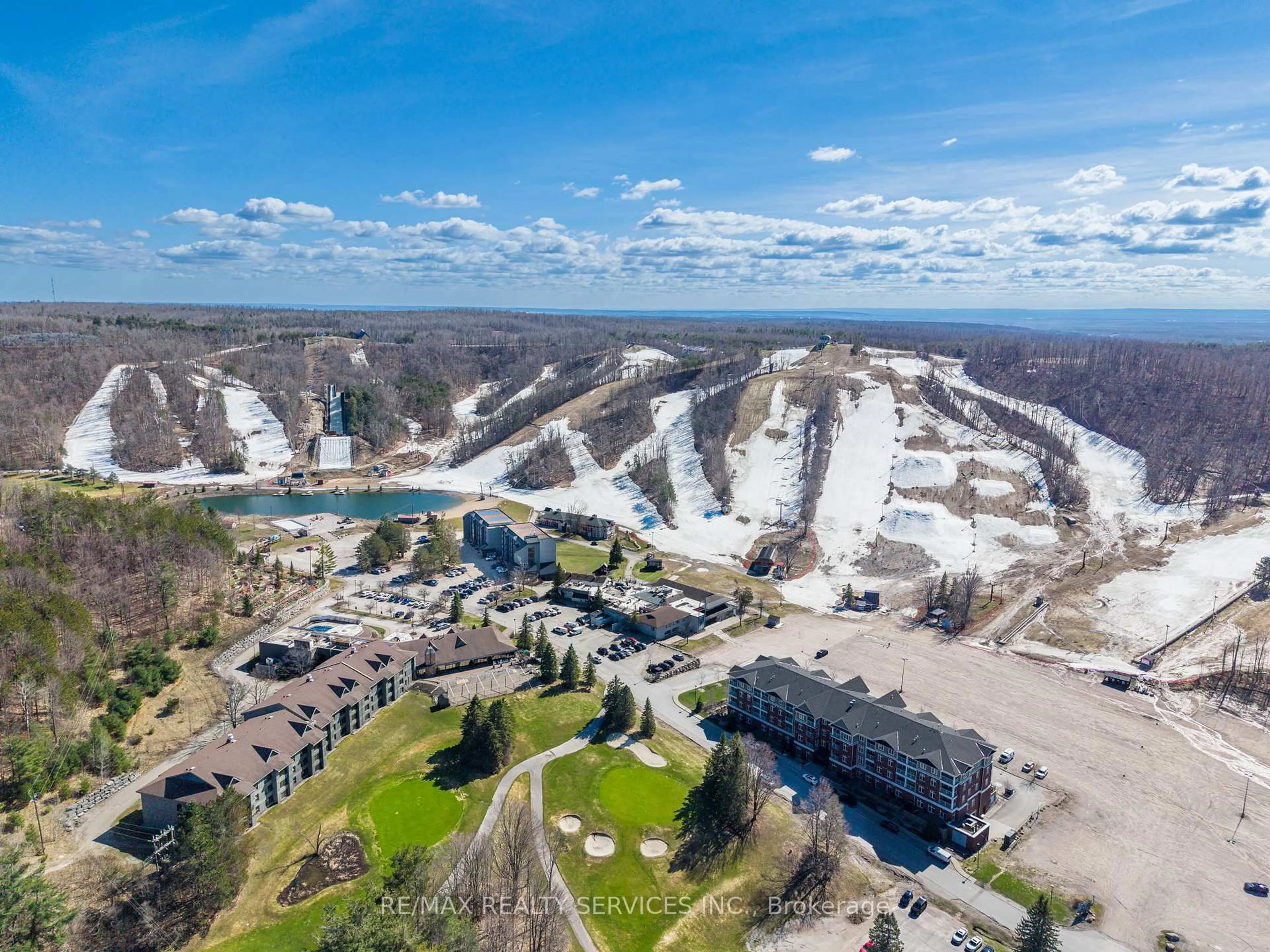 A pic from outside/outdoor area/front of a property/back of a property/a pic from drone, mountain view for 80 Horseshoe Blvd #501, Oro-Medonte Ontario L4M 4Y8