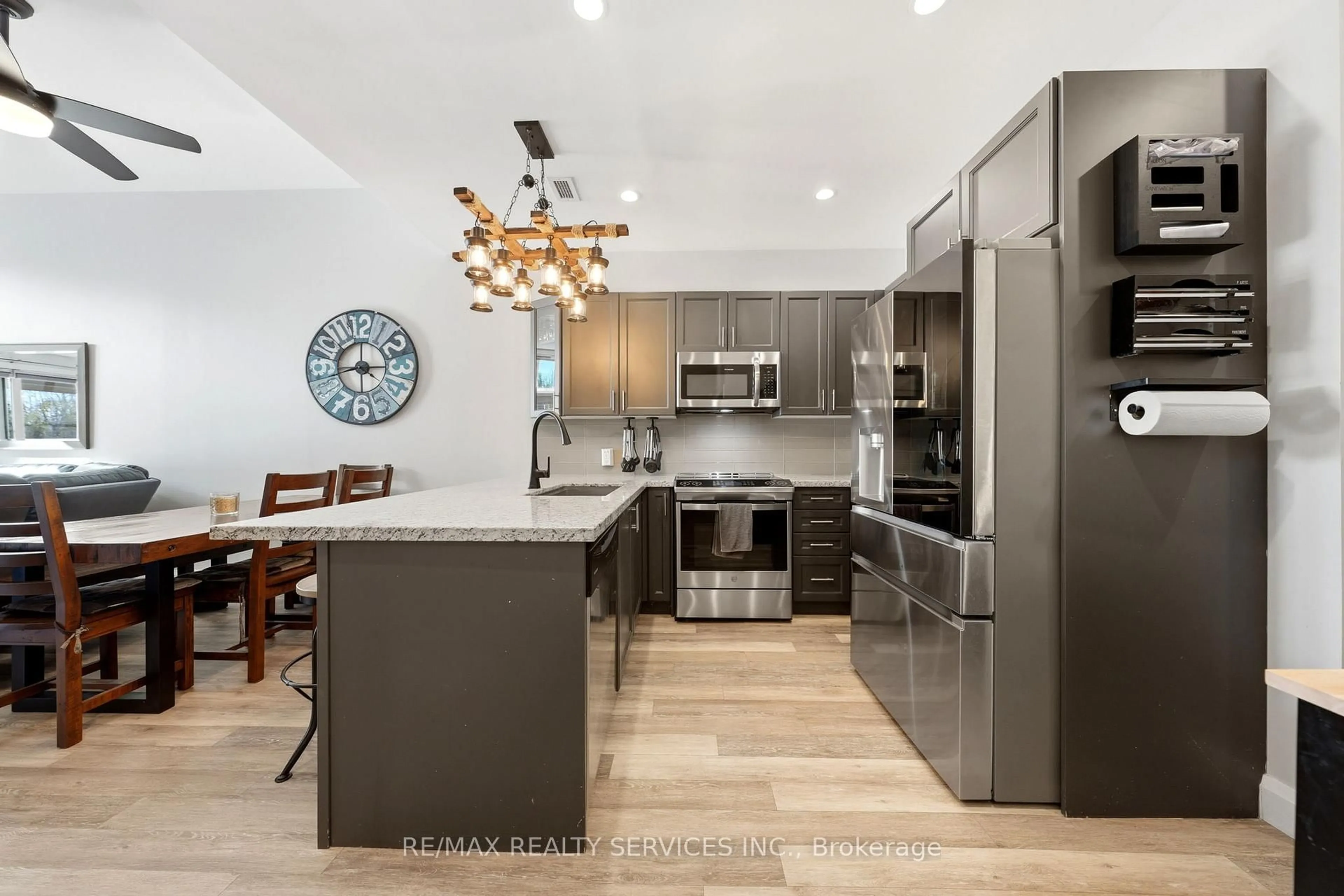 Contemporary kitchen, ceramic/tile floor for 80 Horseshoe Blvd #501, Oro-Medonte Ontario L4M 4Y8