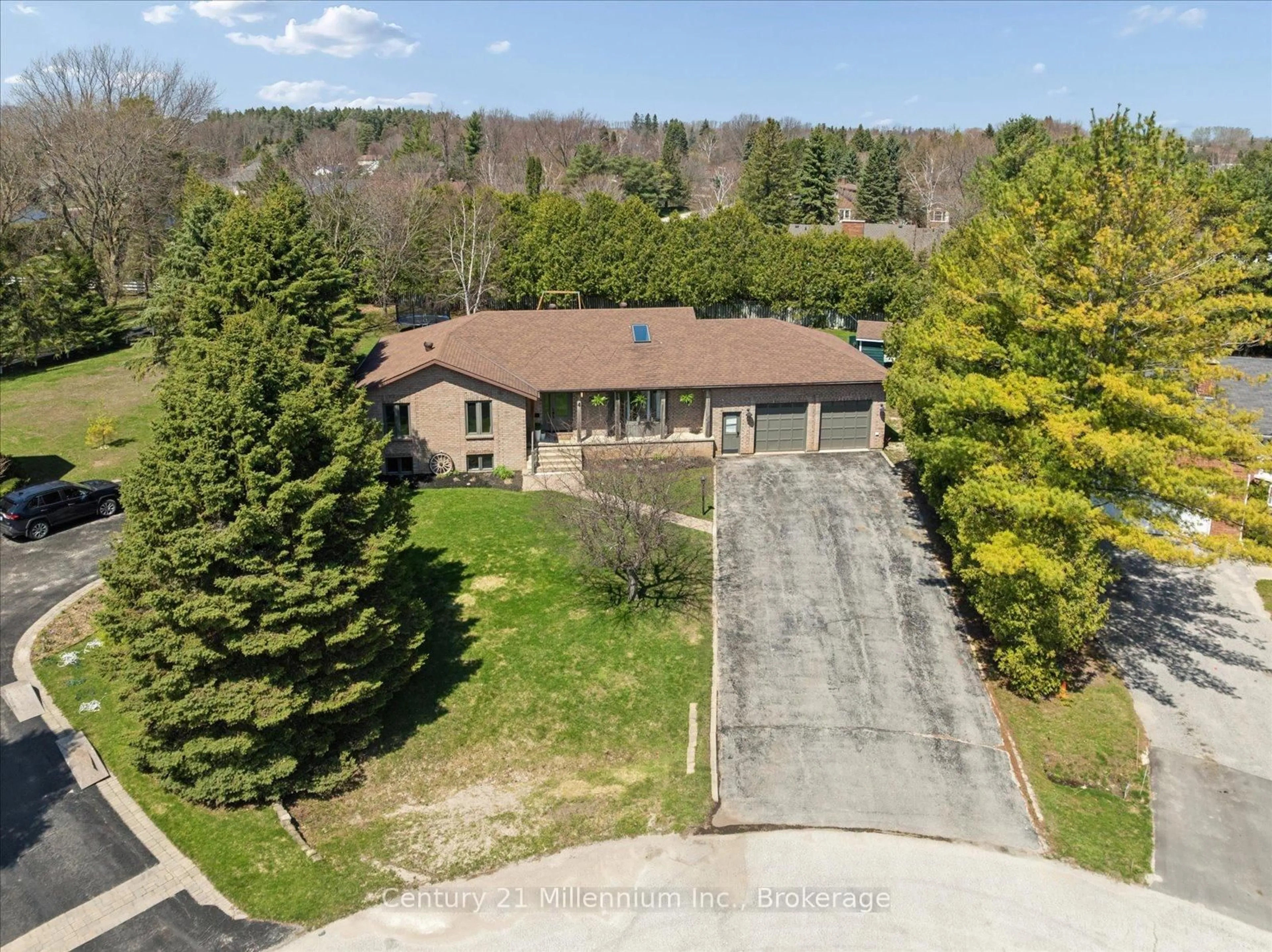 A pic from outside/outdoor area/front of a property/back of a property/a pic from drone, street for 4 Blackburn Ave, Clearview Ontario L0M 1P0