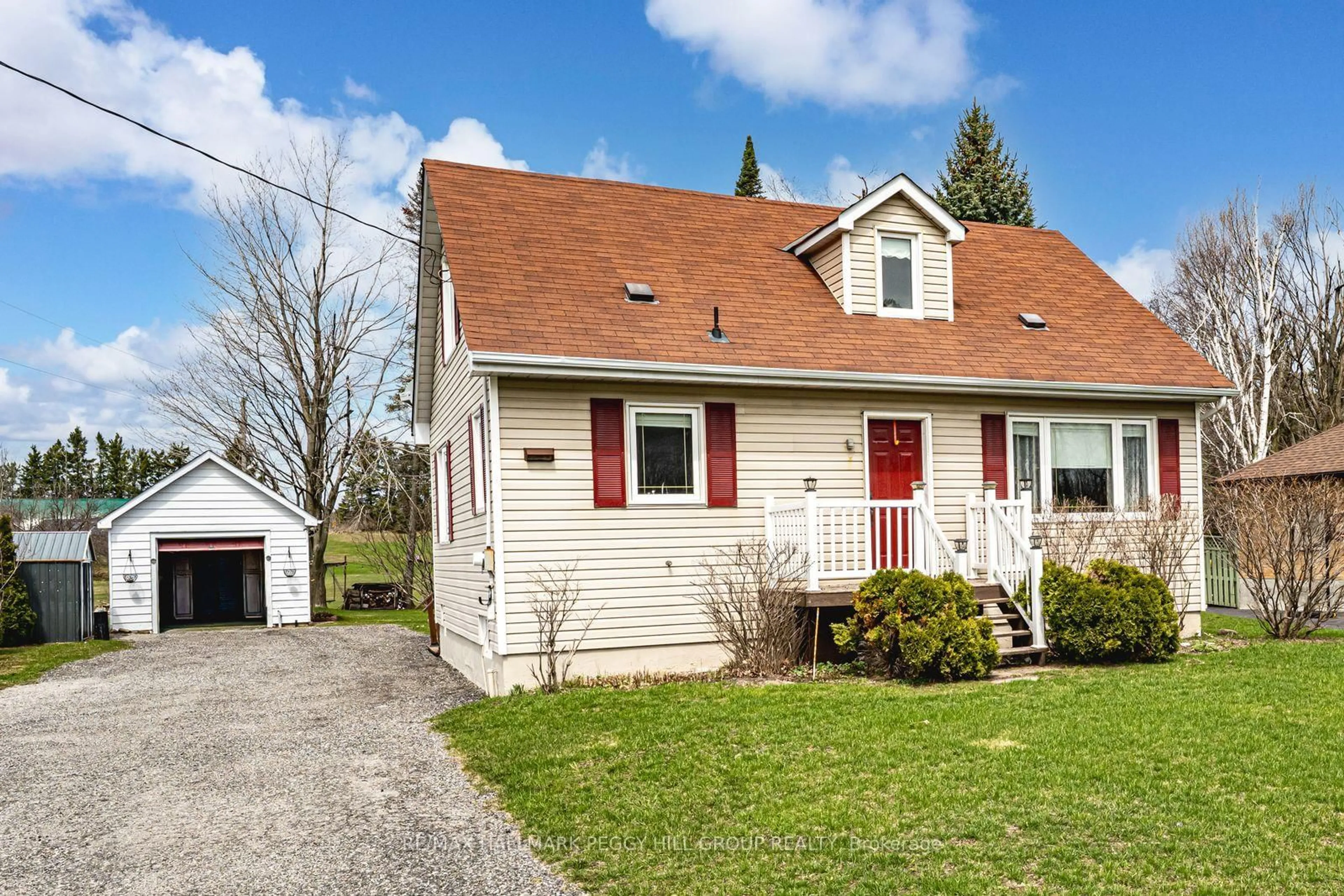 Home with vinyl exterior material, street for 2290 11 Highway, Oro-Medonte Ontario L0L 2L0