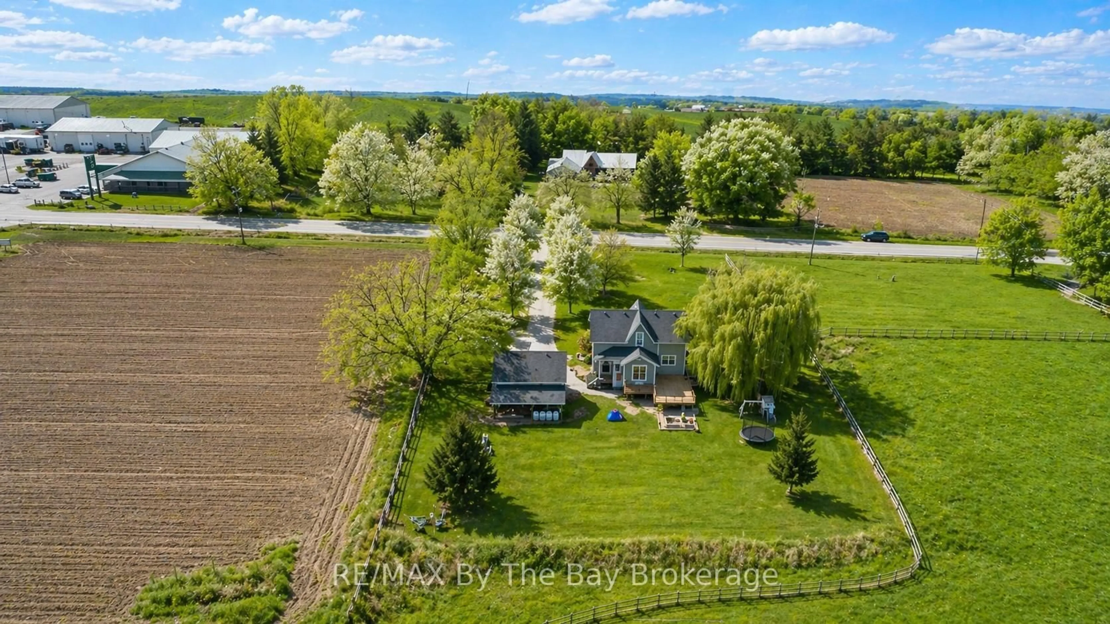 A pic from outside/outdoor area/front of a property/back of a property/a pic from drone, unknown for 1595 County 42 Rd, Clearview Ontario L0M 1S0