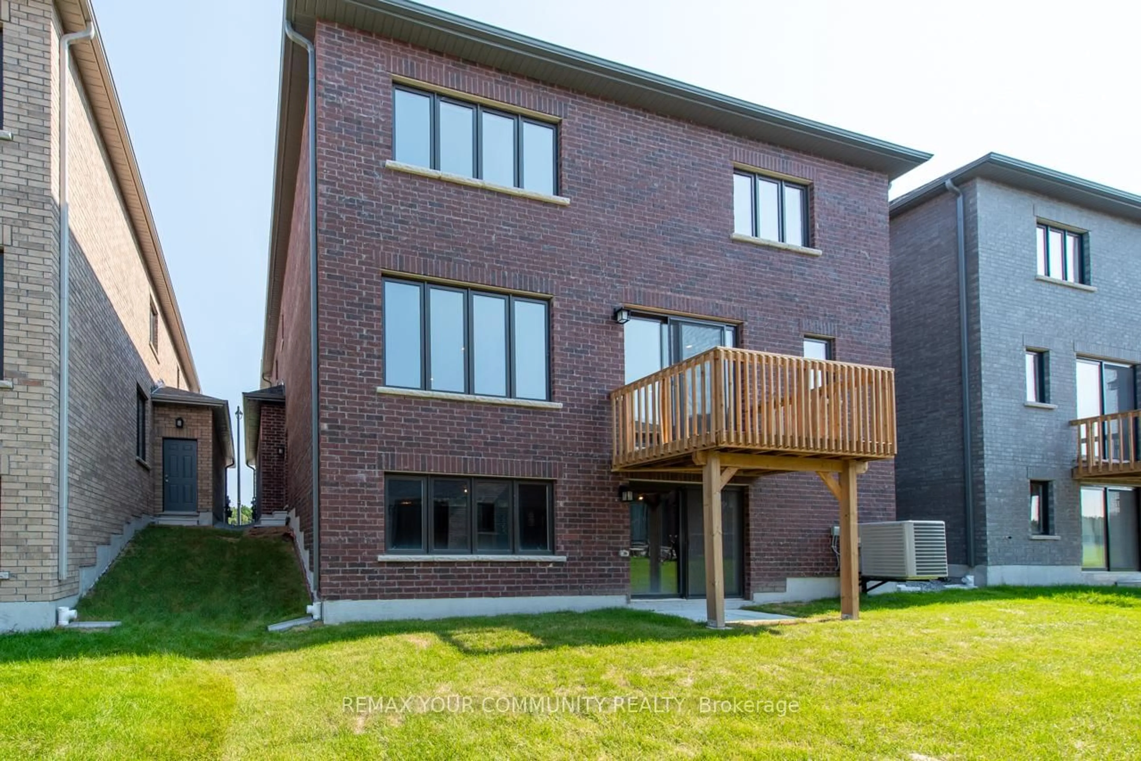 Home with brick exterior material, building for 40 Wild Ginger Lane, Springwater Ontario L9X 2C9