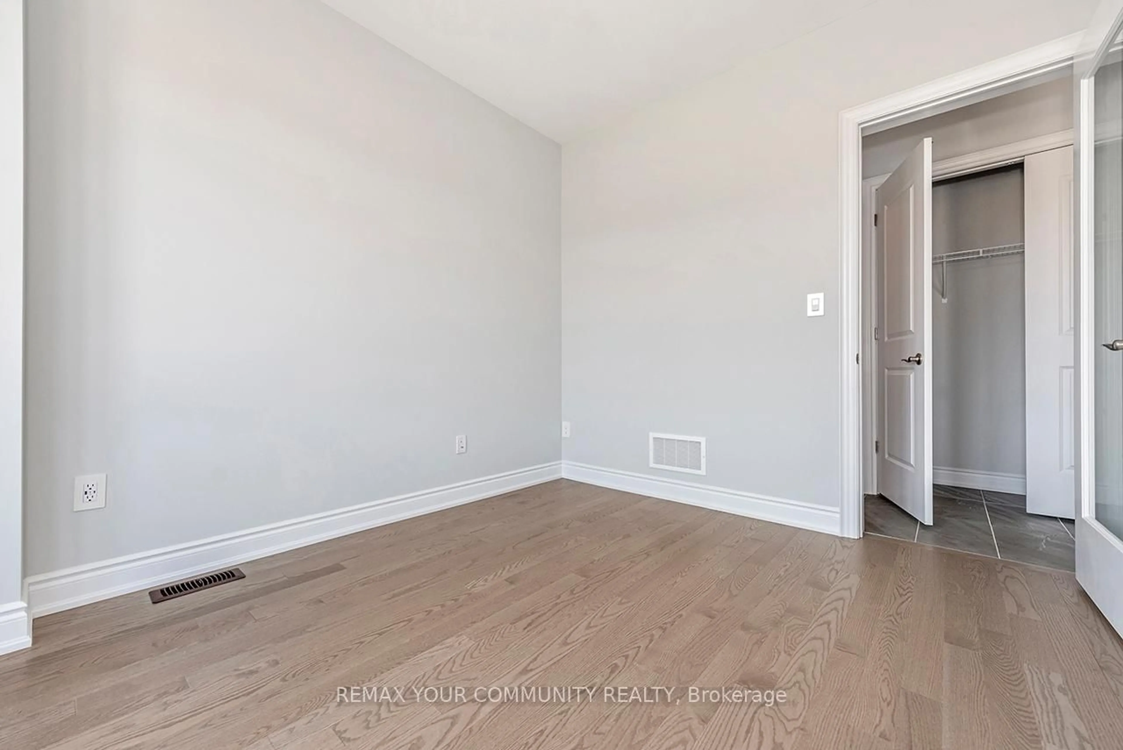 A pic of a room for 40 Wild Ginger Lane, Springwater Ontario L9X 2C9