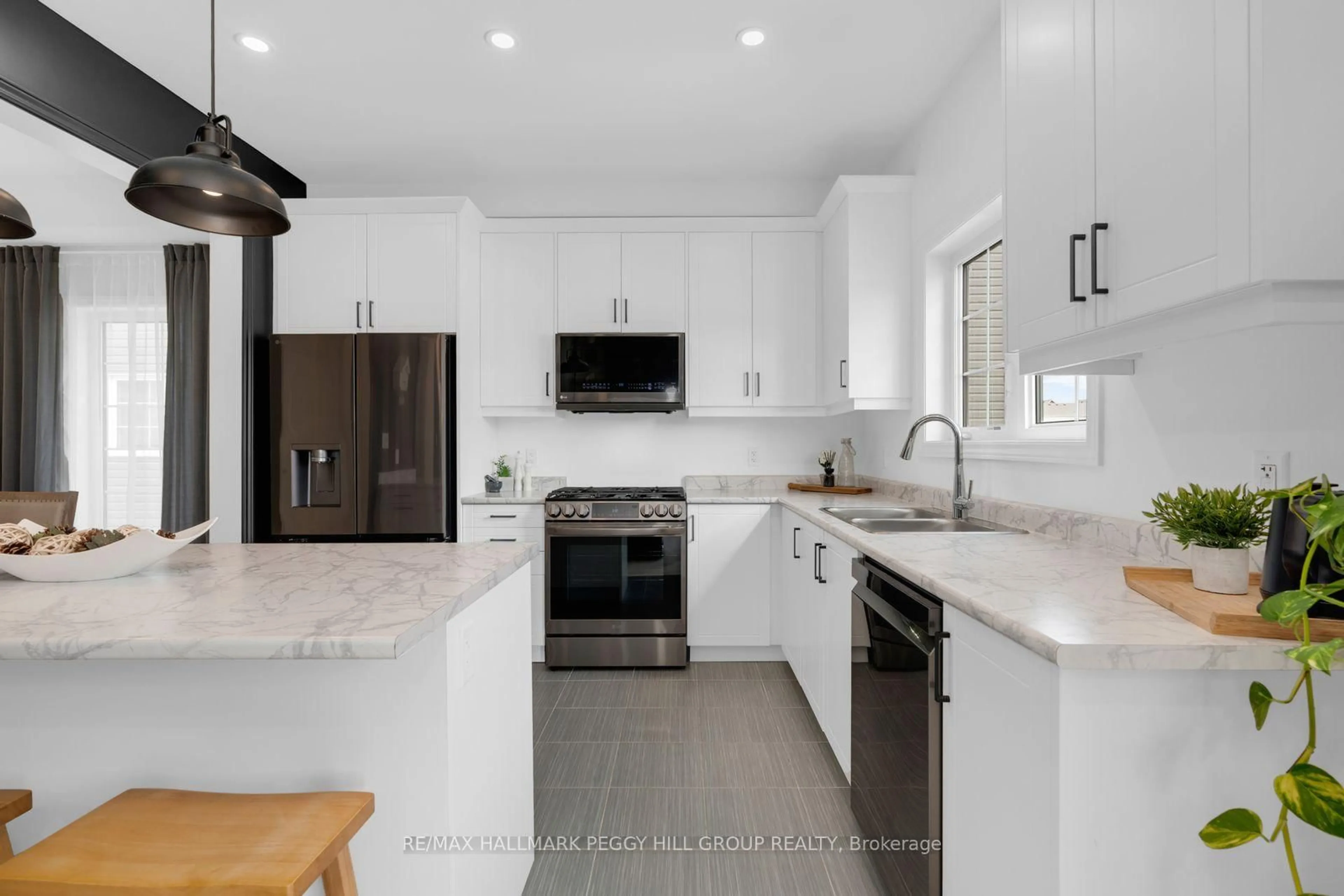 Open concept kitchen, ceramic/tile floor for 229 Mckenzie Dr, Clearview Ontario L0M 1S0