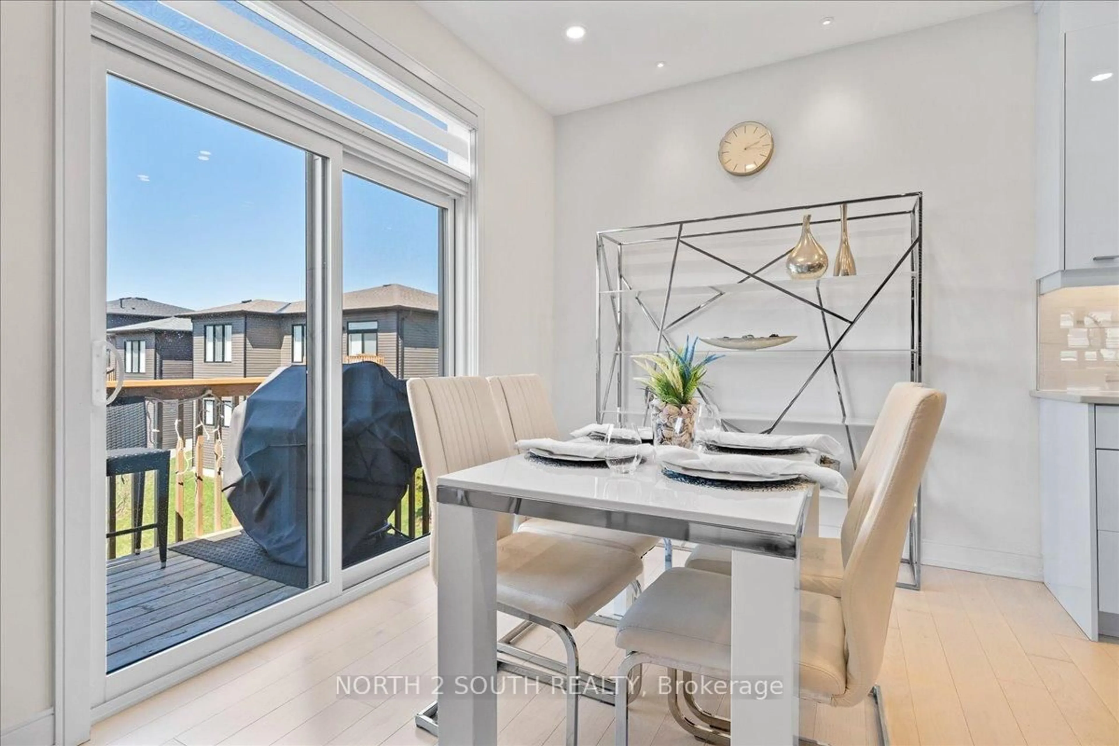 Dining room, unknown for 118 Berkely St, Wasaga Beach Ontario L9Z 0K5