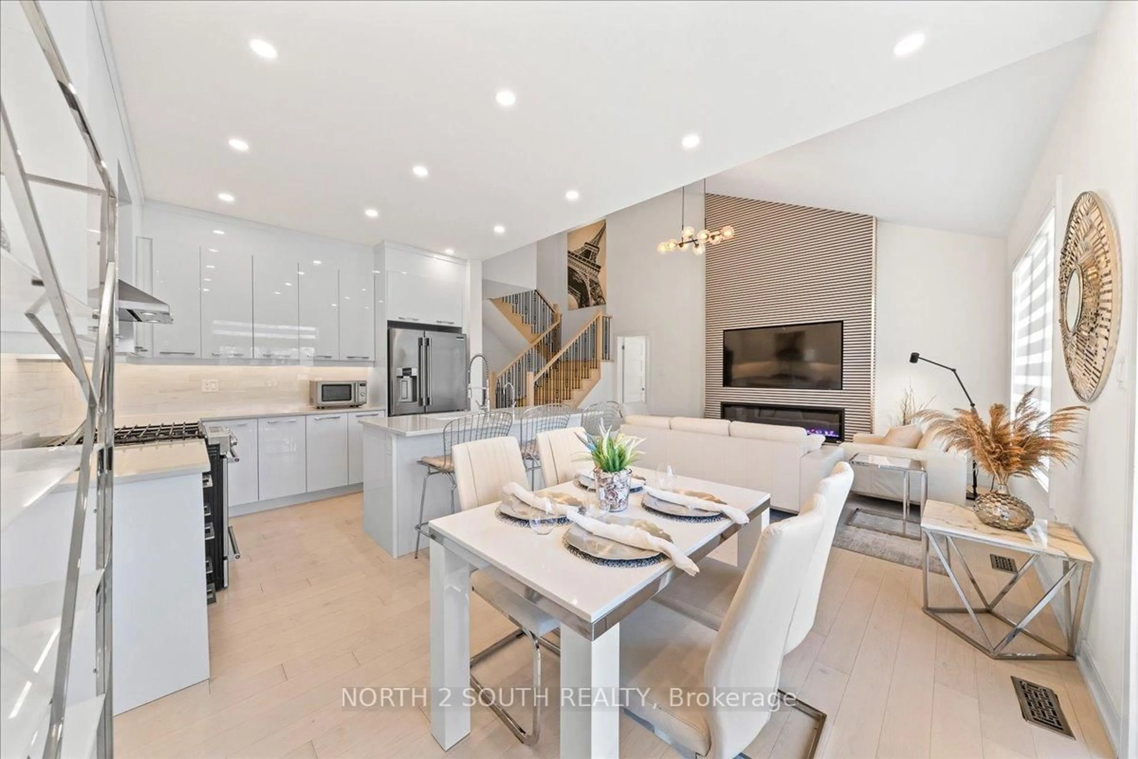 Open concept kitchen, ceramic/tile floor for 118 Berkely St, Wasaga Beach Ontario L9Z 0K5