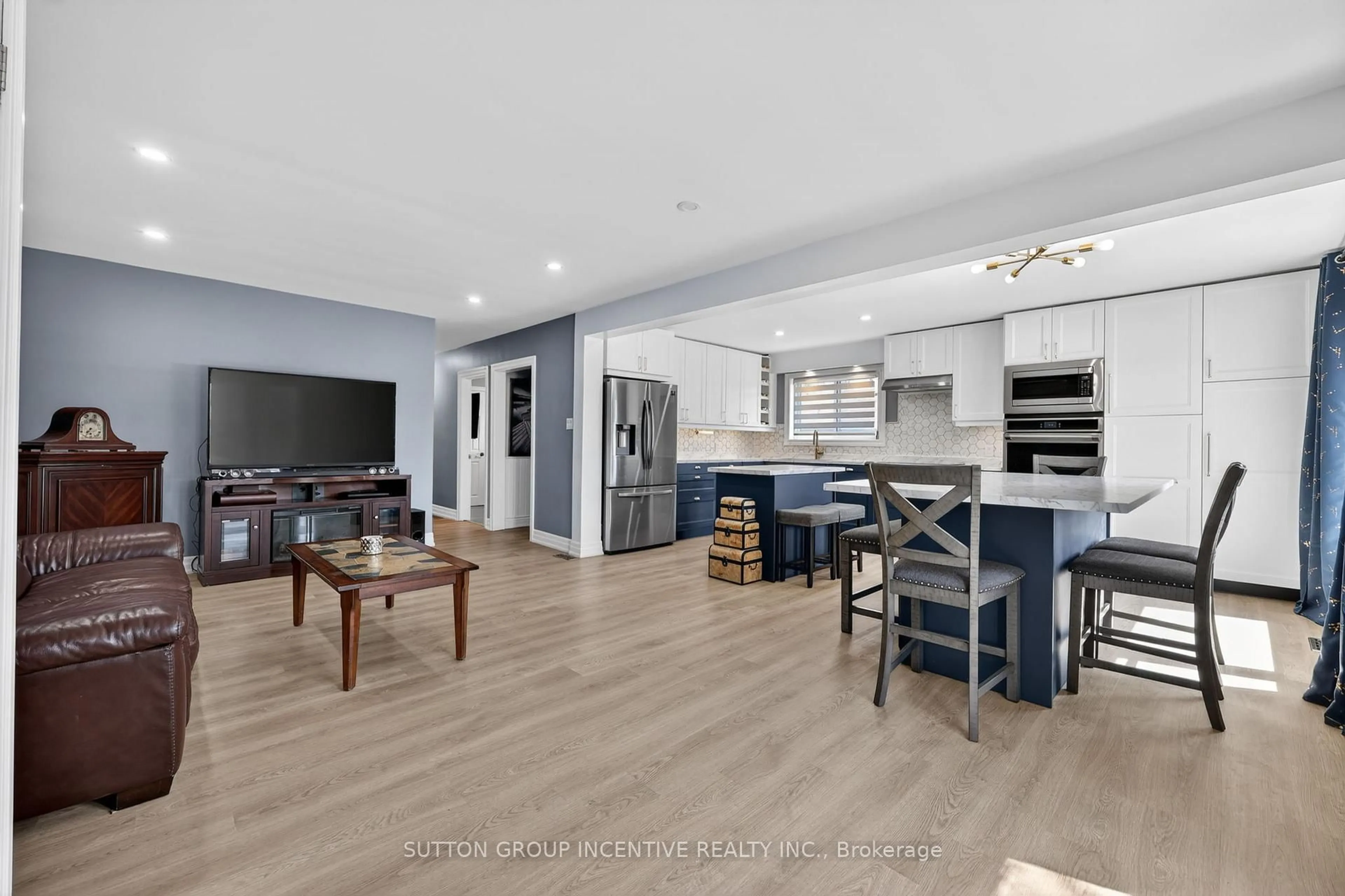 Open concept kitchen, unknown for 130 Grove St, Barrie Ontario L4M 2P5