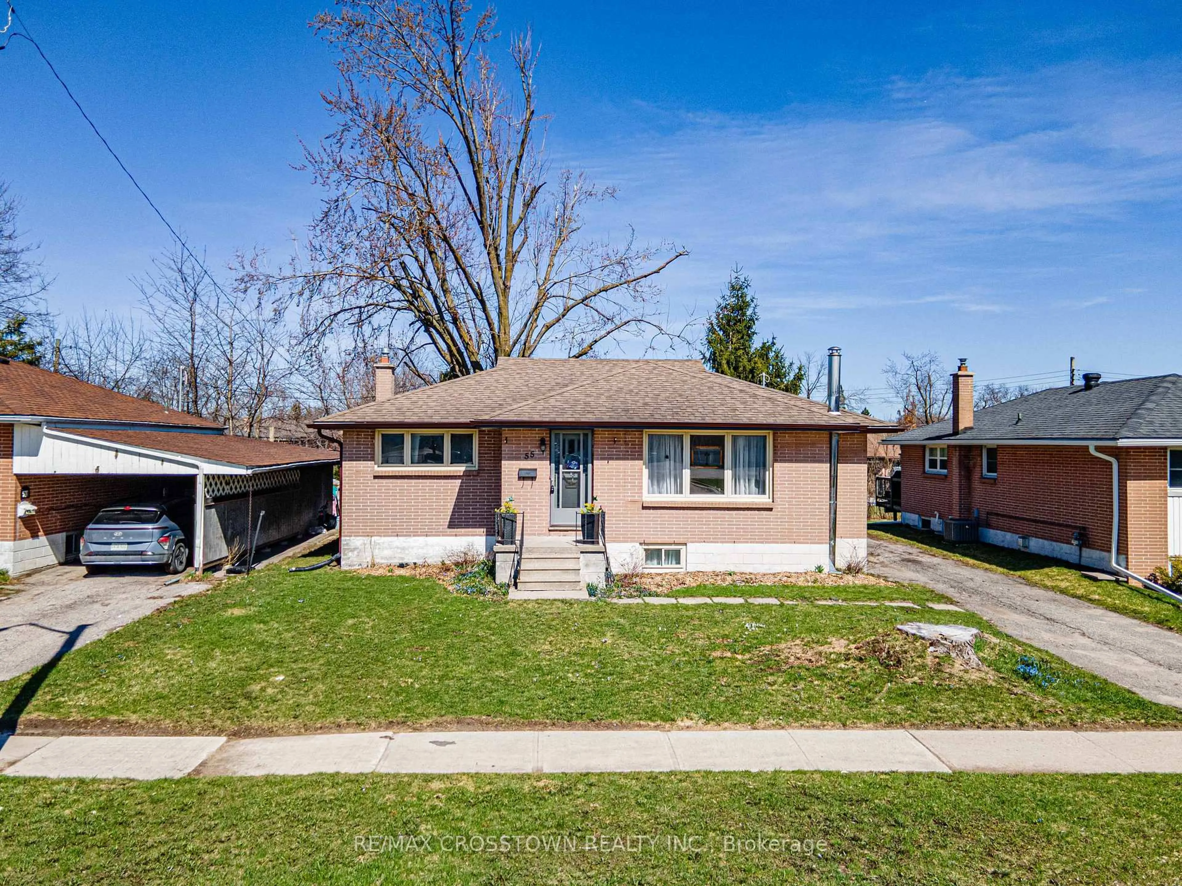 Home with brick exterior material, street for 55 Davidson St, Barrie Ontario L4M 3S1