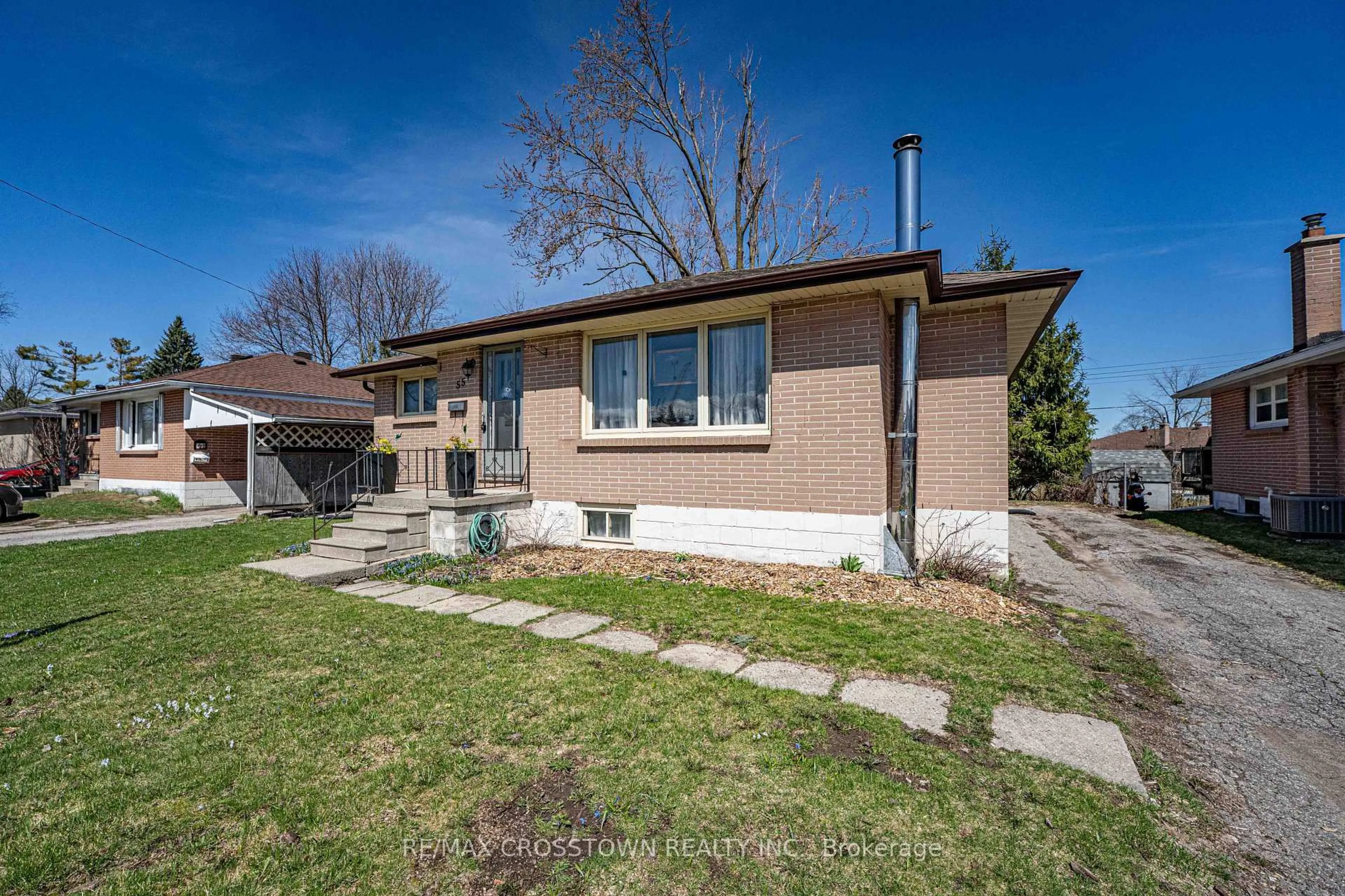 Home with brick exterior material, street for 55 Davidson St, Barrie Ontario L4M 3S1