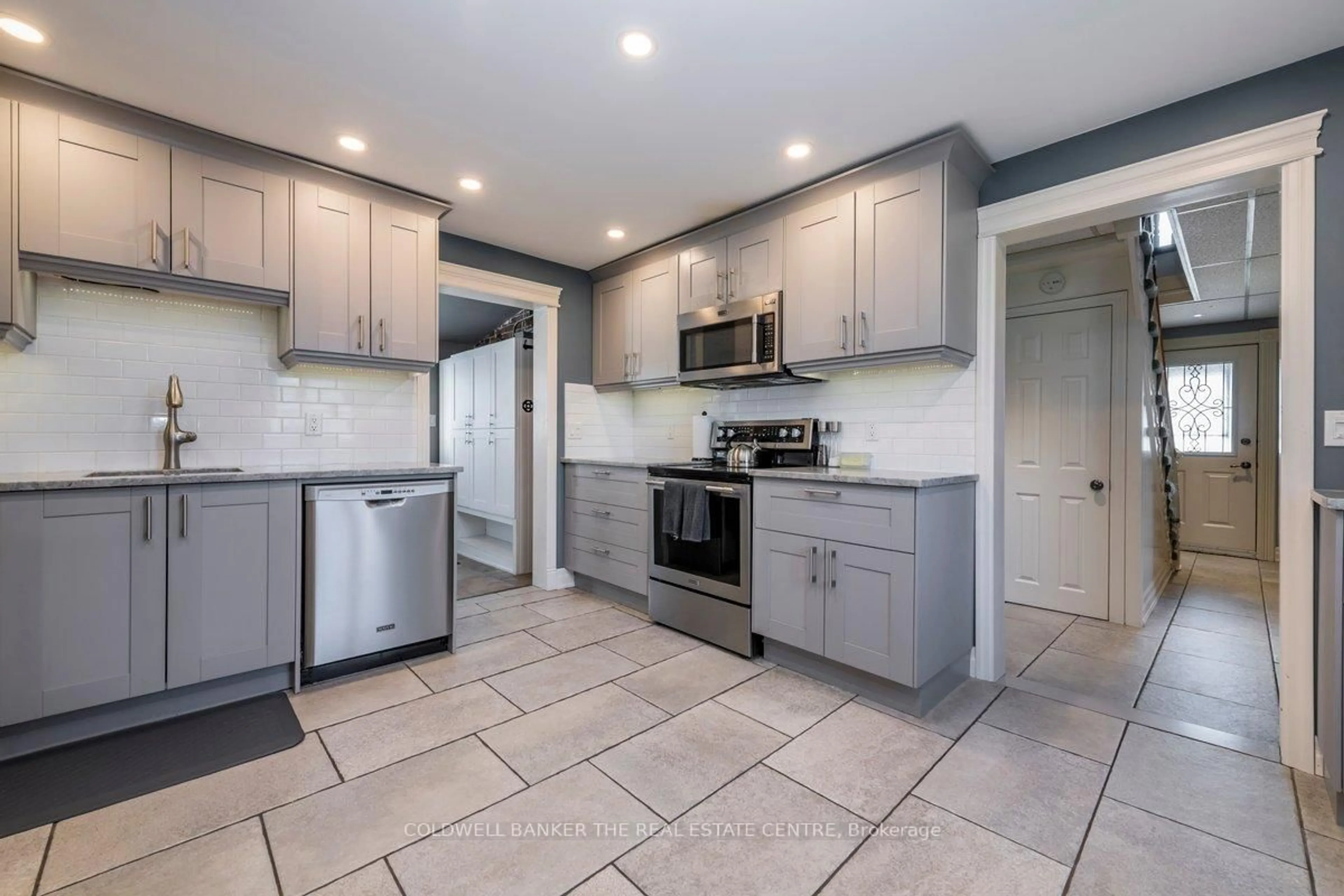 Unknown for 46 Park St, Barrie Ontario L4N 1H5