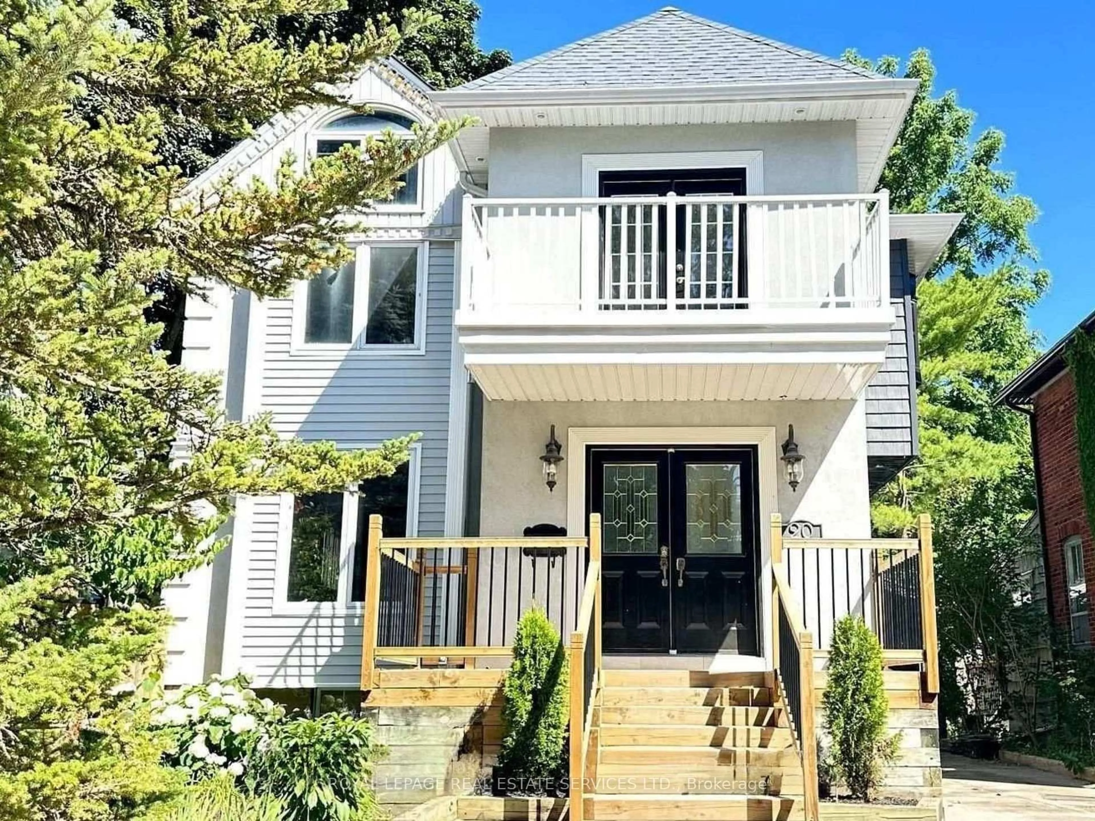 Home with vinyl exterior material, street for 20 Holgate St, Barrie Ontario L4N 2T5