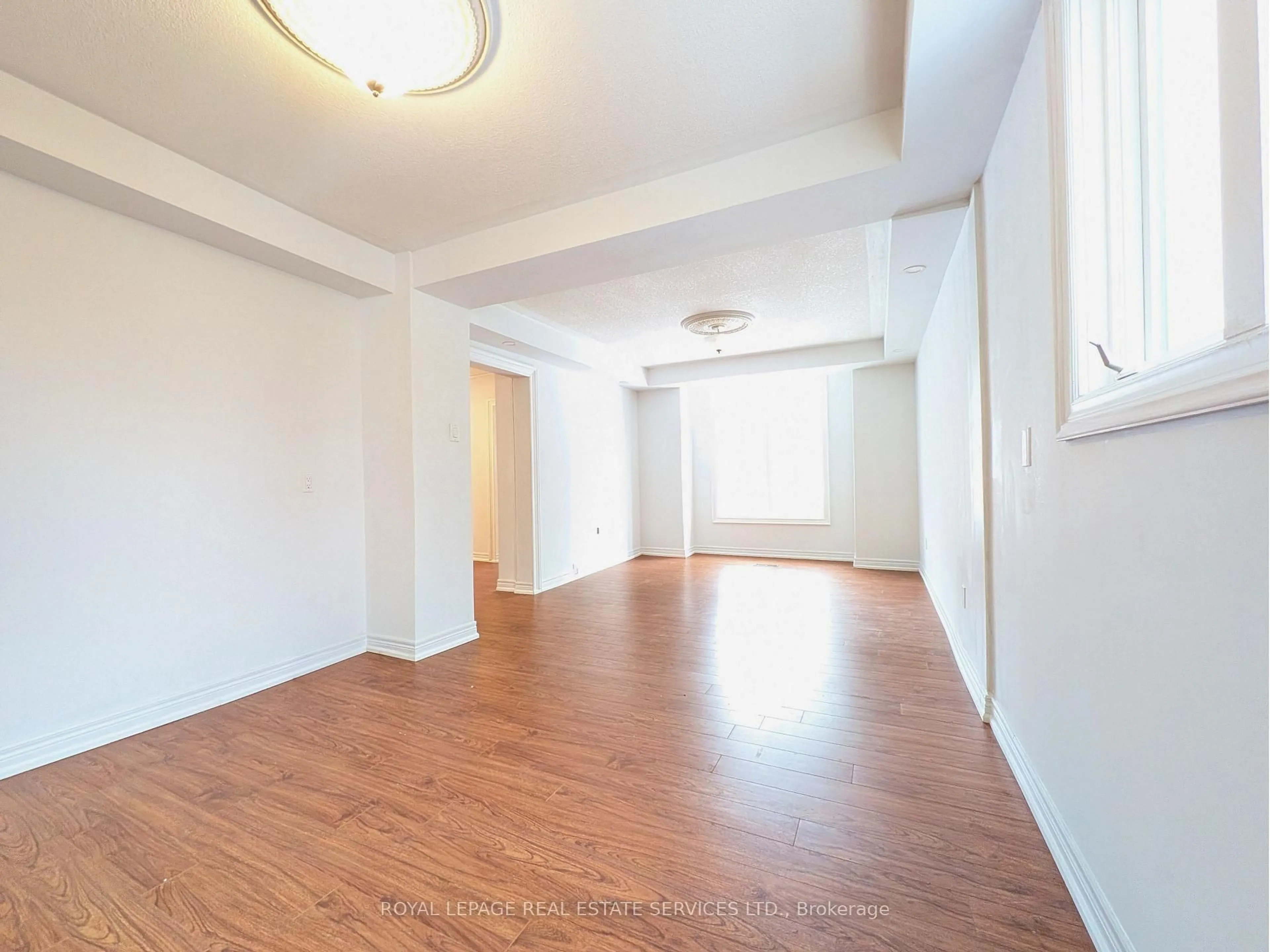 A pic of a room for 20 Holgate St, Barrie Ontario L4N 2T5