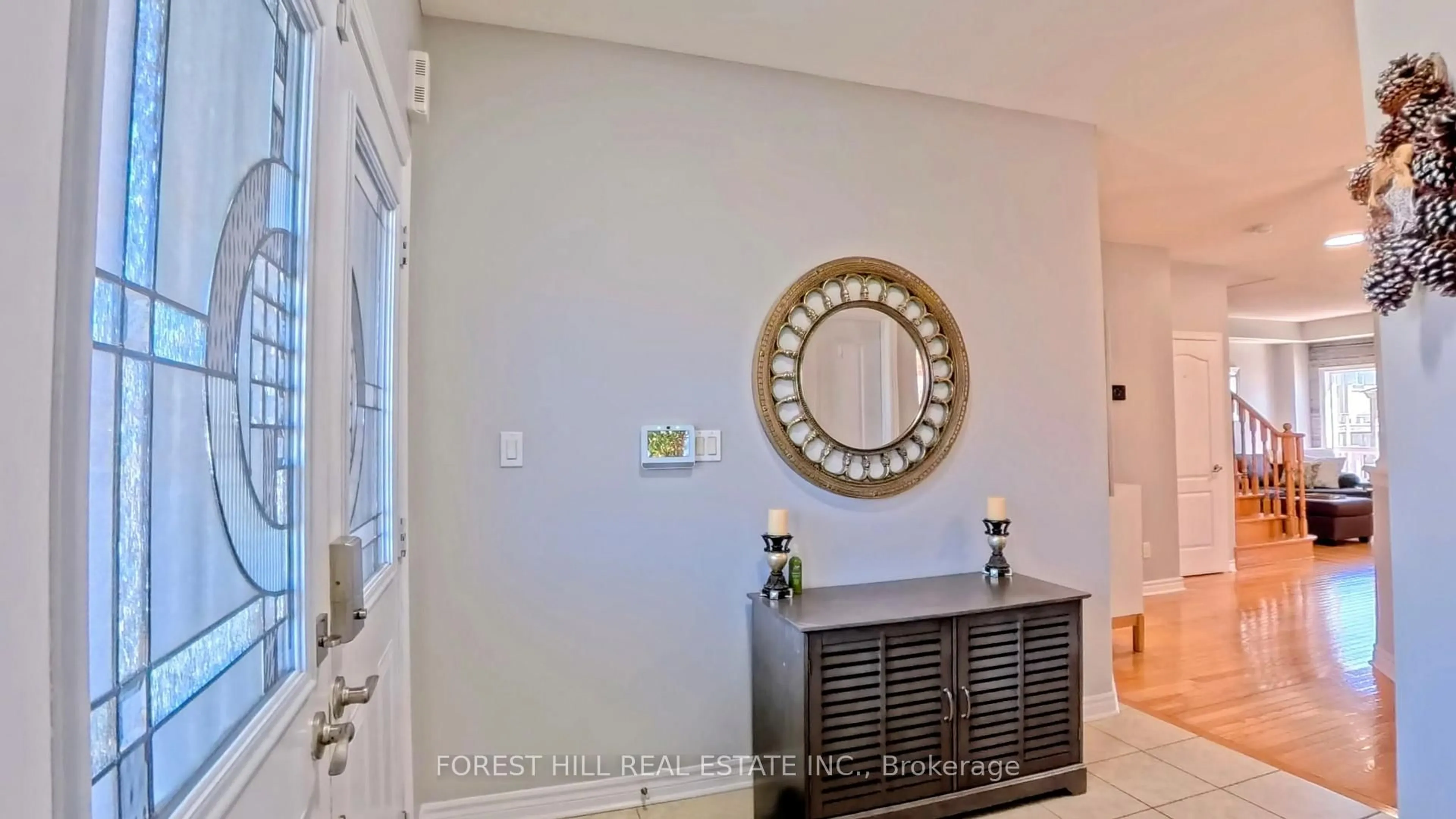 Indoor entryway for 31 Connaught Lane, Barrie Ontario L4M 0A6