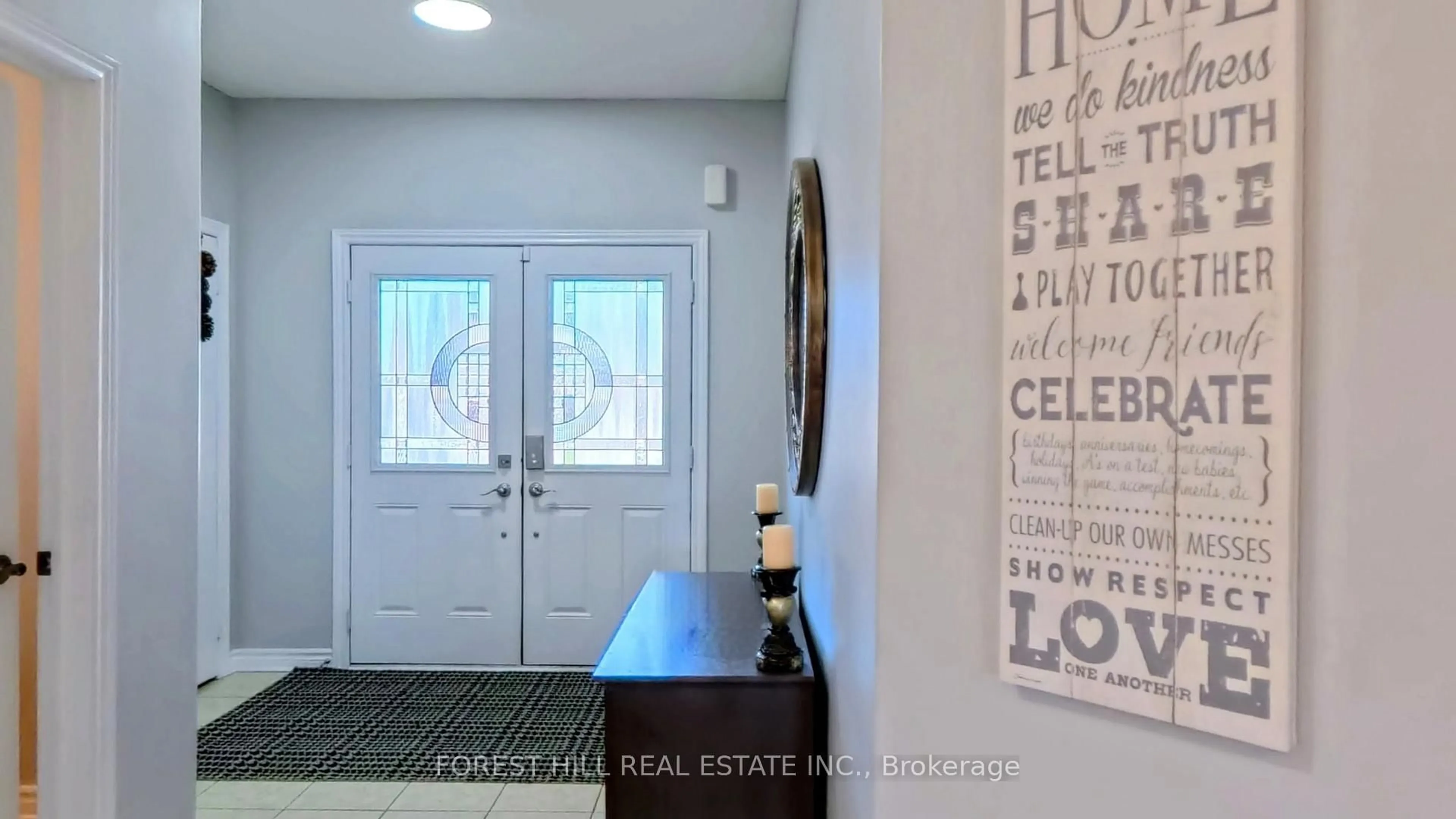 Indoor entryway for 31 Connaught Lane, Barrie Ontario L4M 0A6