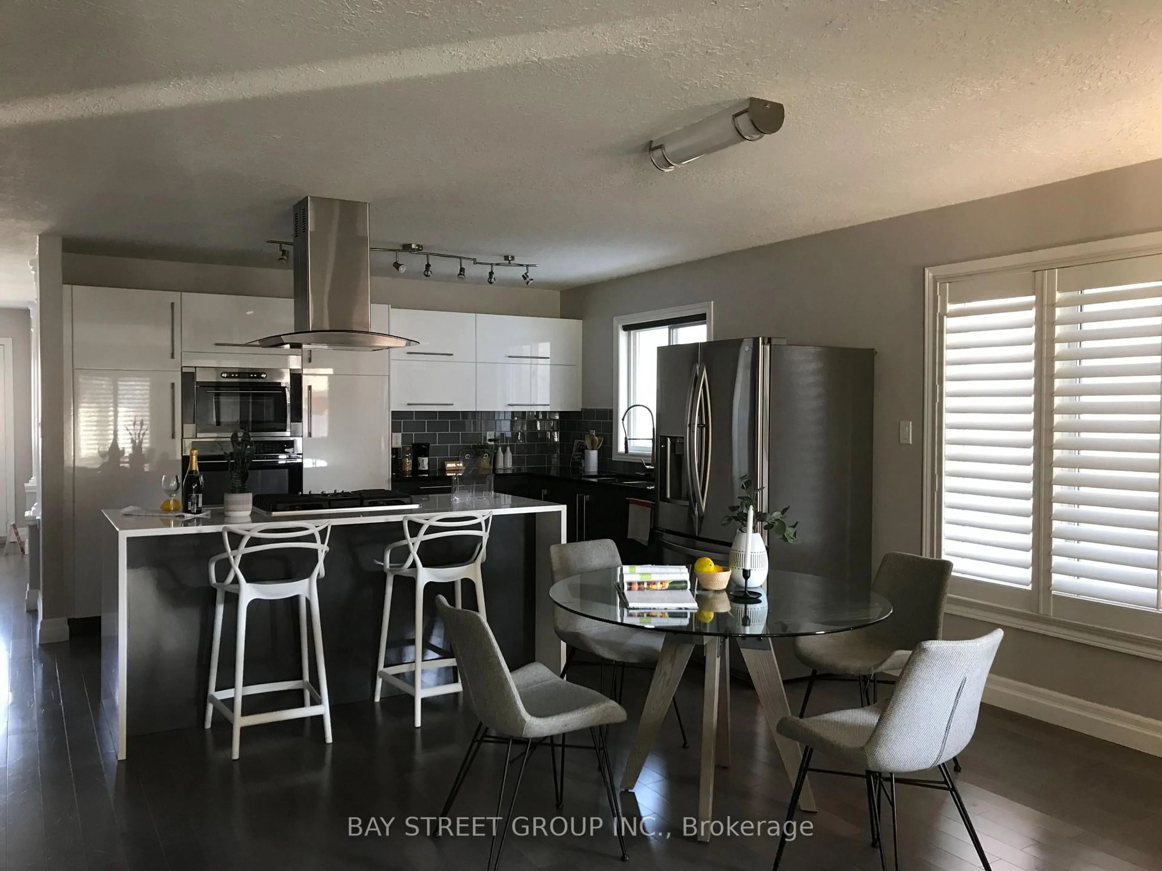 Open concept kitchen, unknown for 19 Falcon Cres, Barrie Ontario L4N 0Y9