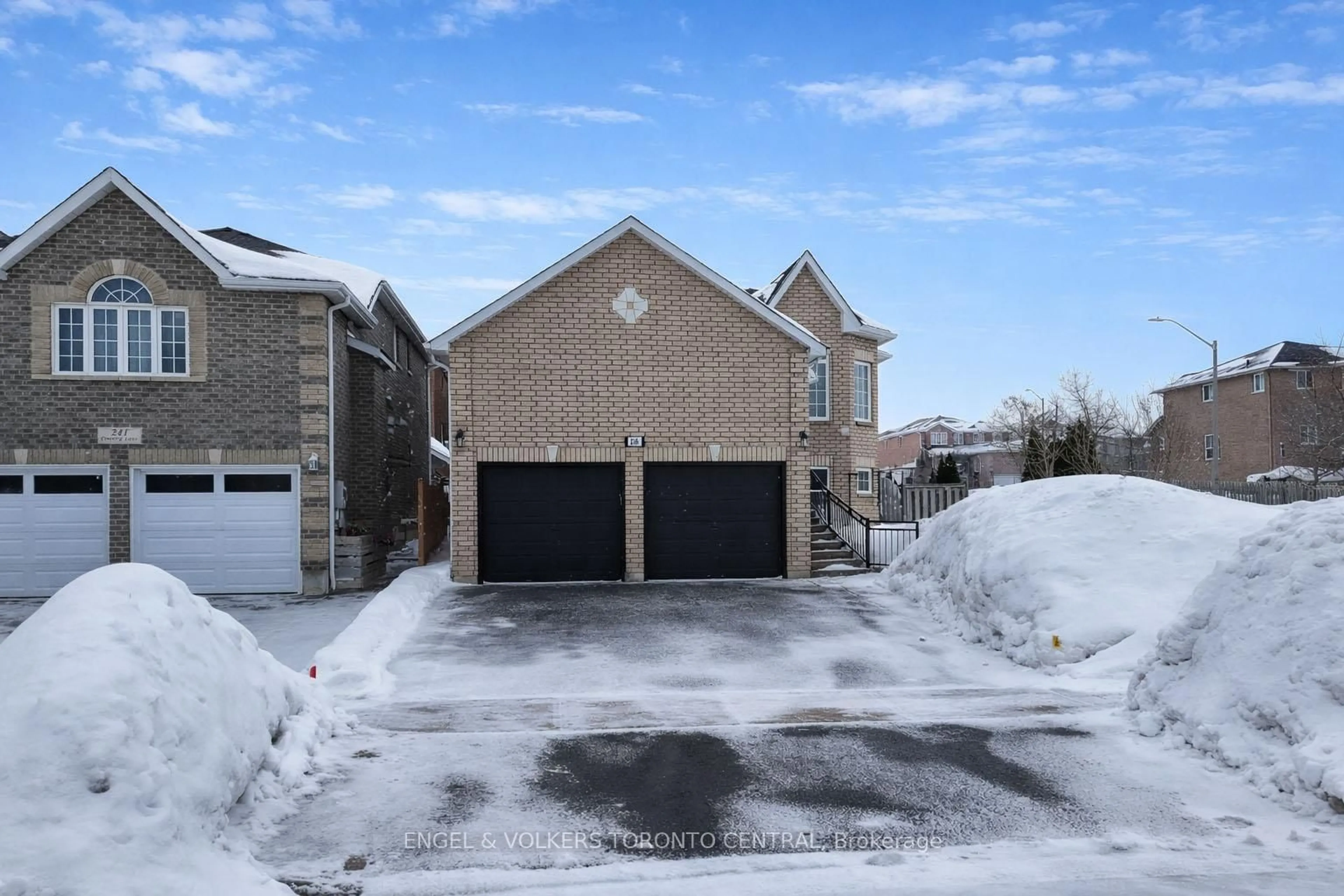 Indoor garage for 239 Country Lane, Barrie Ontario L4N 0W2