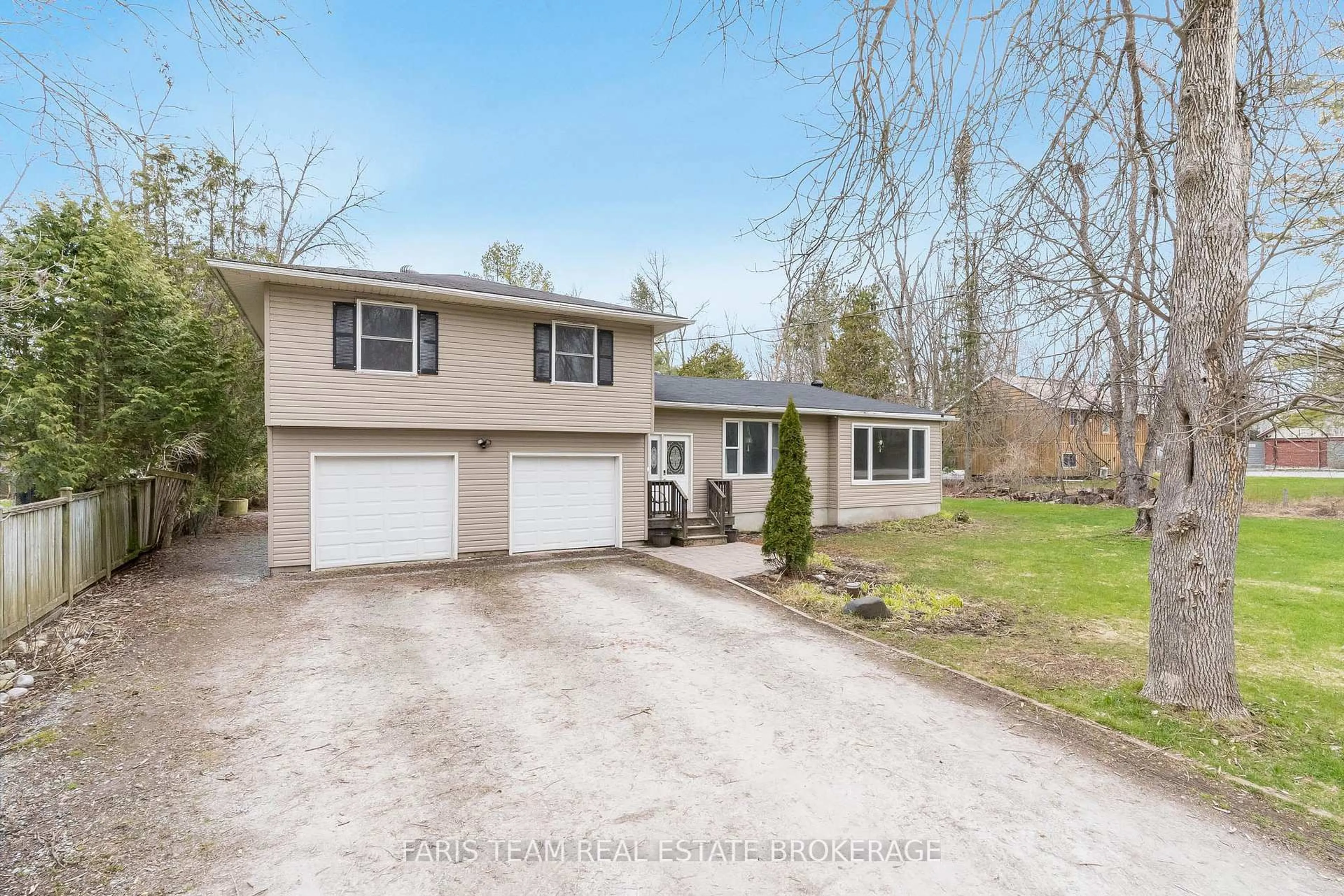 A pic from outside/outdoor area/front of a property/back of a property/a pic from drone, street for 3554 Peter St, Ramara Ontario L0K 1B0