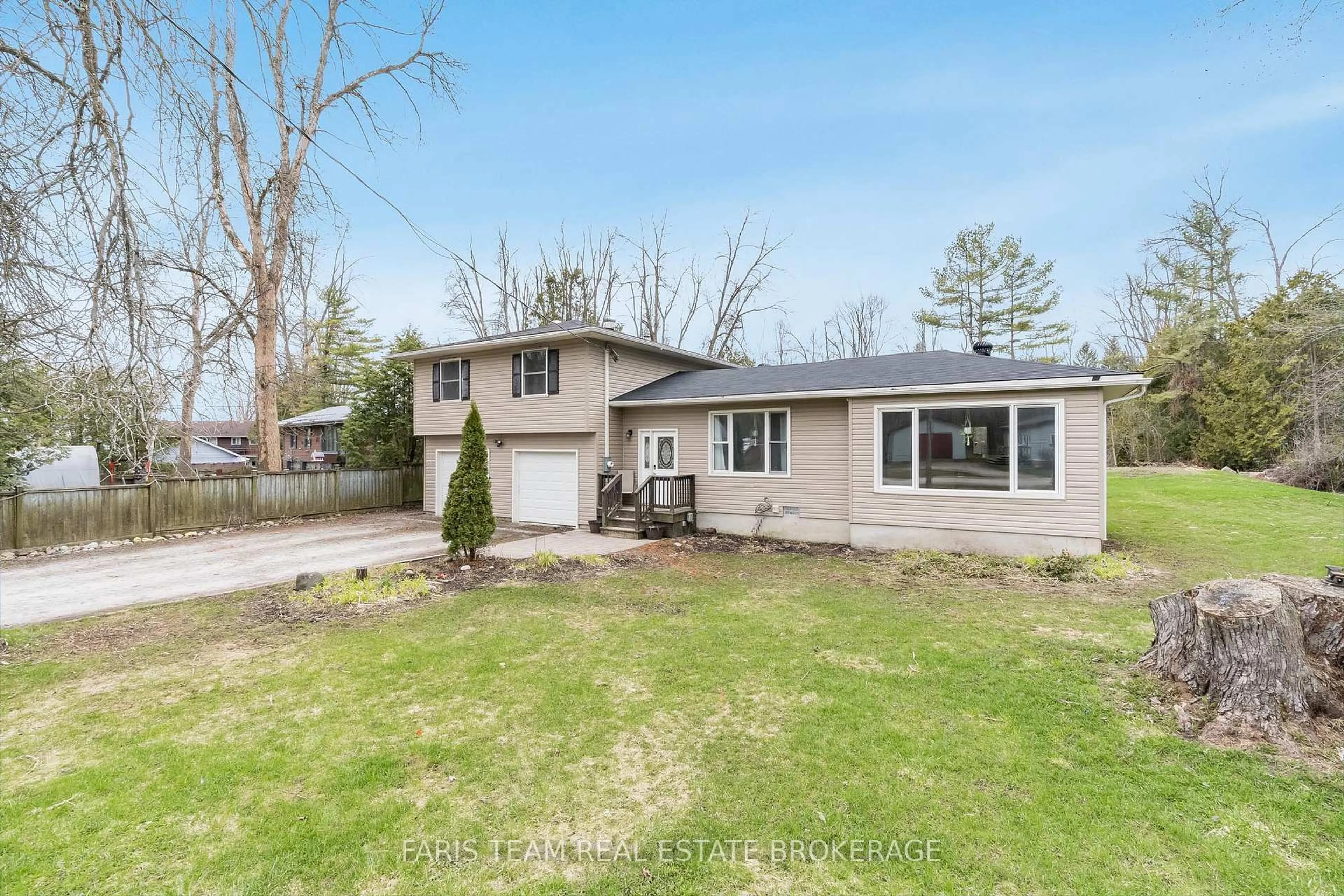 A pic from outside/outdoor area/front of a property/back of a property/a pic from drone, street for 3554 Peter St, Ramara Ontario L0K 1B0