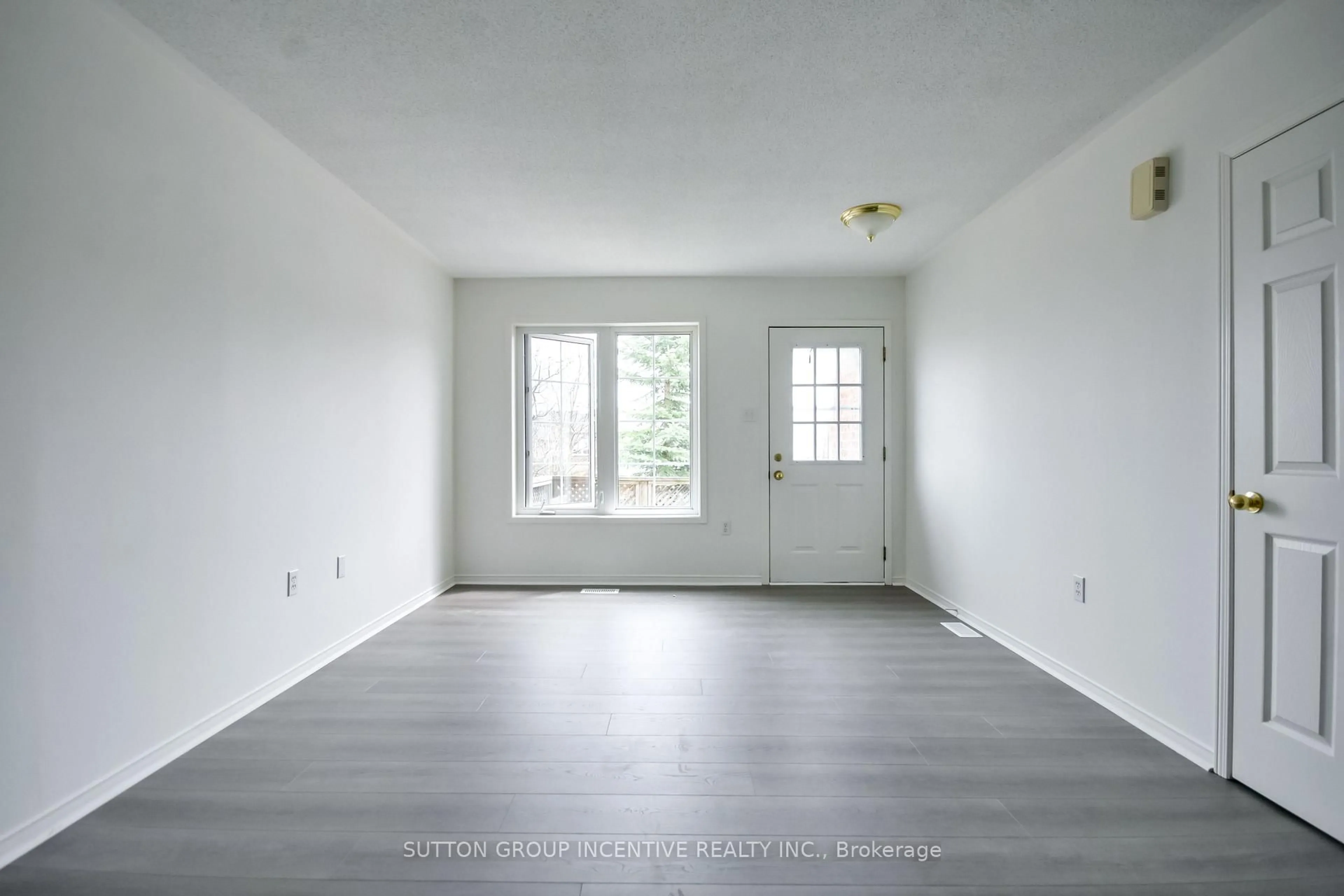 A pic of a room for 42 Hanmer St, Barrie Ontario L4M 6V1