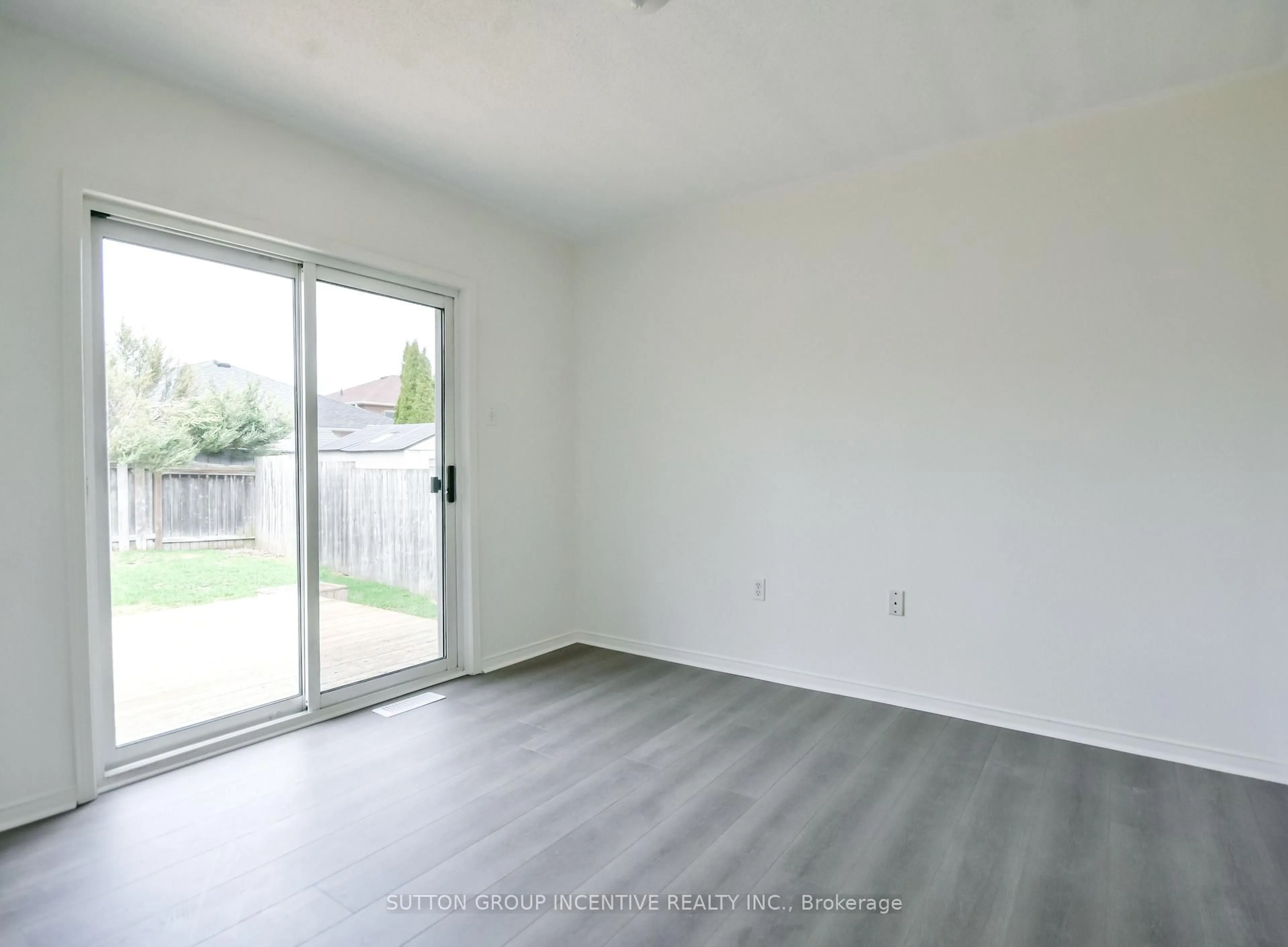 A pic of a room for 42 Hanmer St, Barrie Ontario L4M 6V1