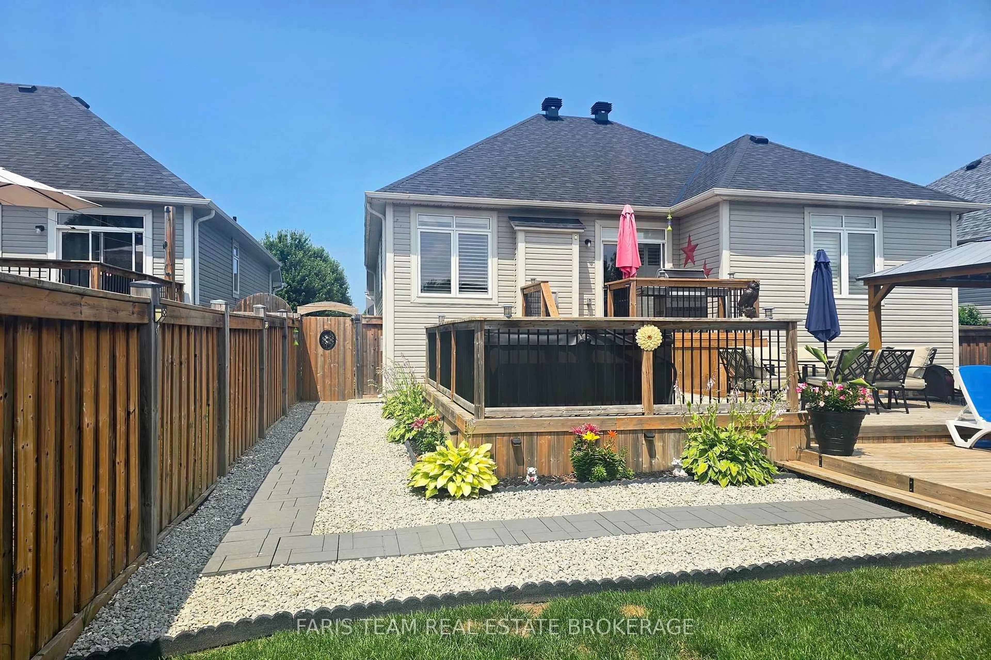 Patio, street for 9 Broadpoint St, Wasaga Beach Ontario L9Z 3B8