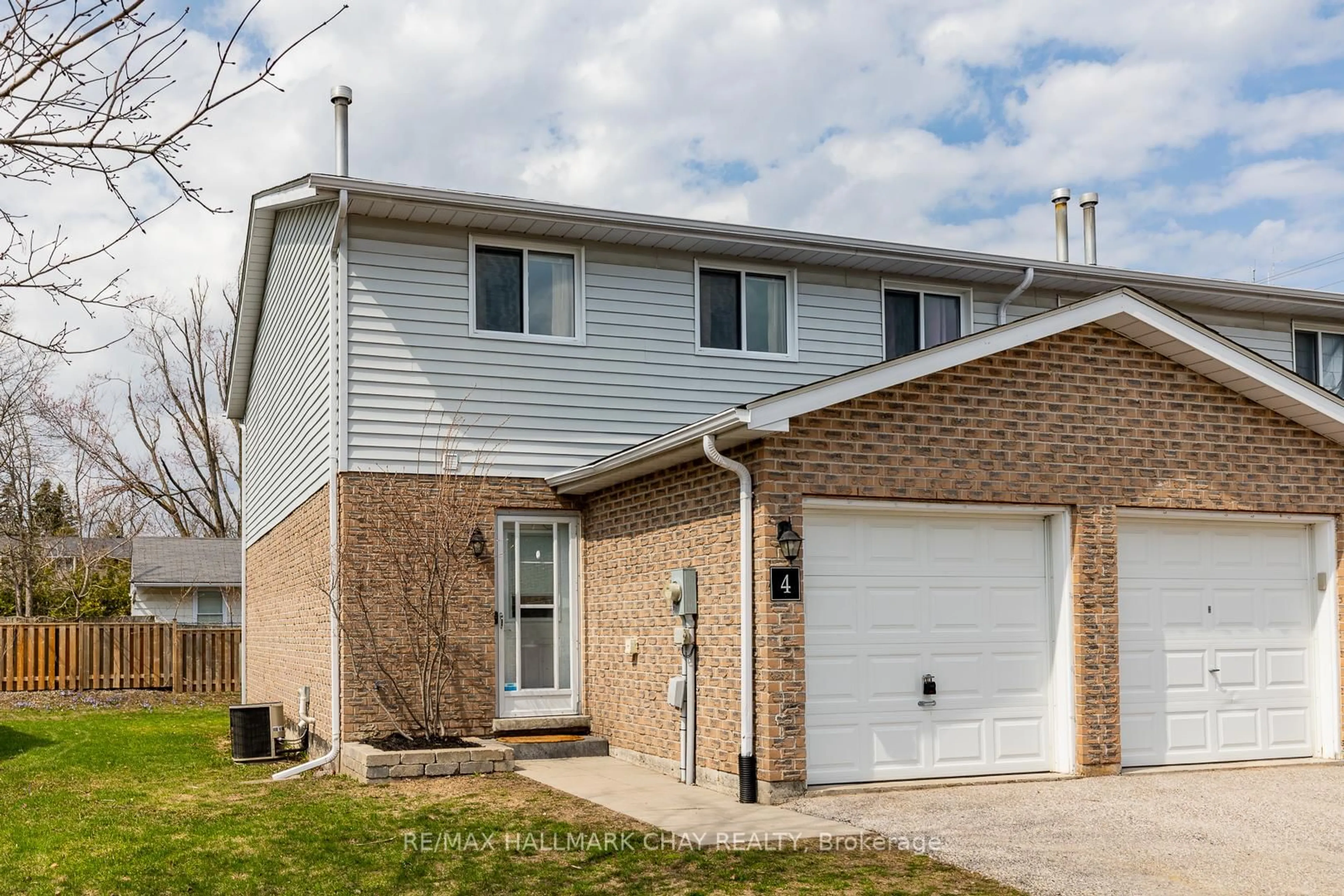 Home with vinyl exterior material, street for 325 West St #42, Orillia Ontario L3V 7P4