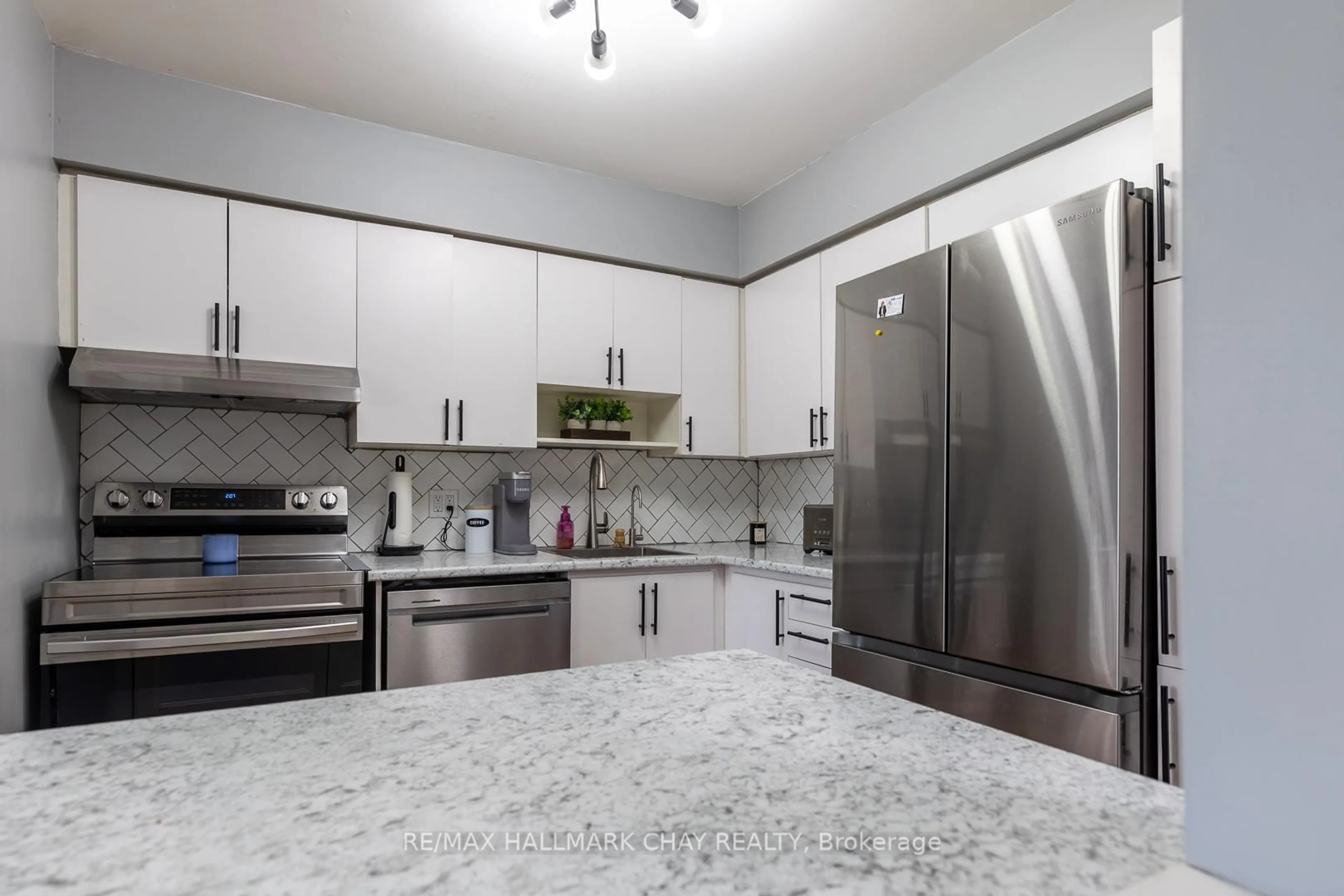 Contemporary kitchen, ceramic/tile floor for 325 West St #42, Orillia Ontario L3V 7P4