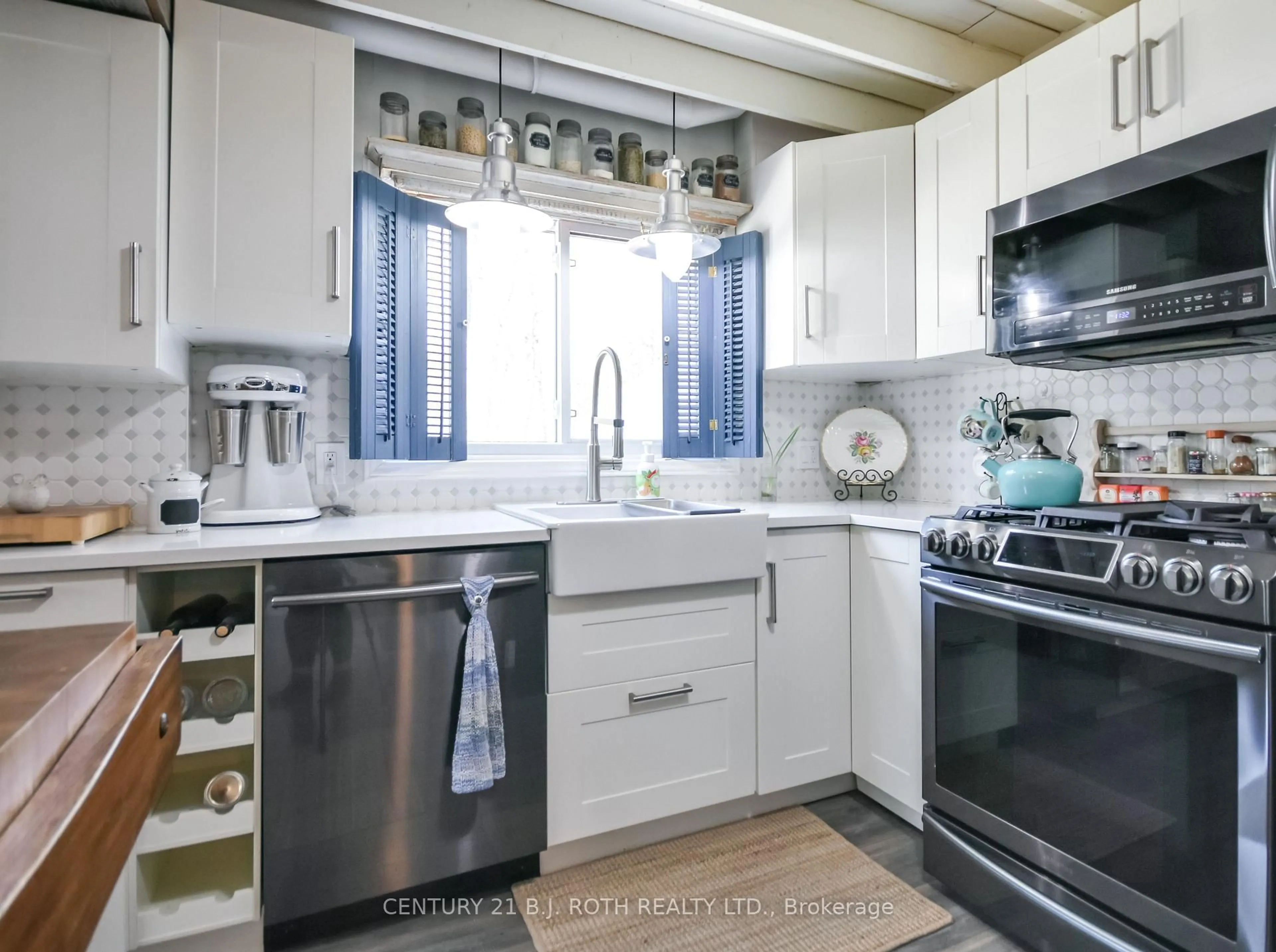 Open concept kitchen, ceramic/tile floor for 172 Albin Rd, Tay Ontario L0K 2C0