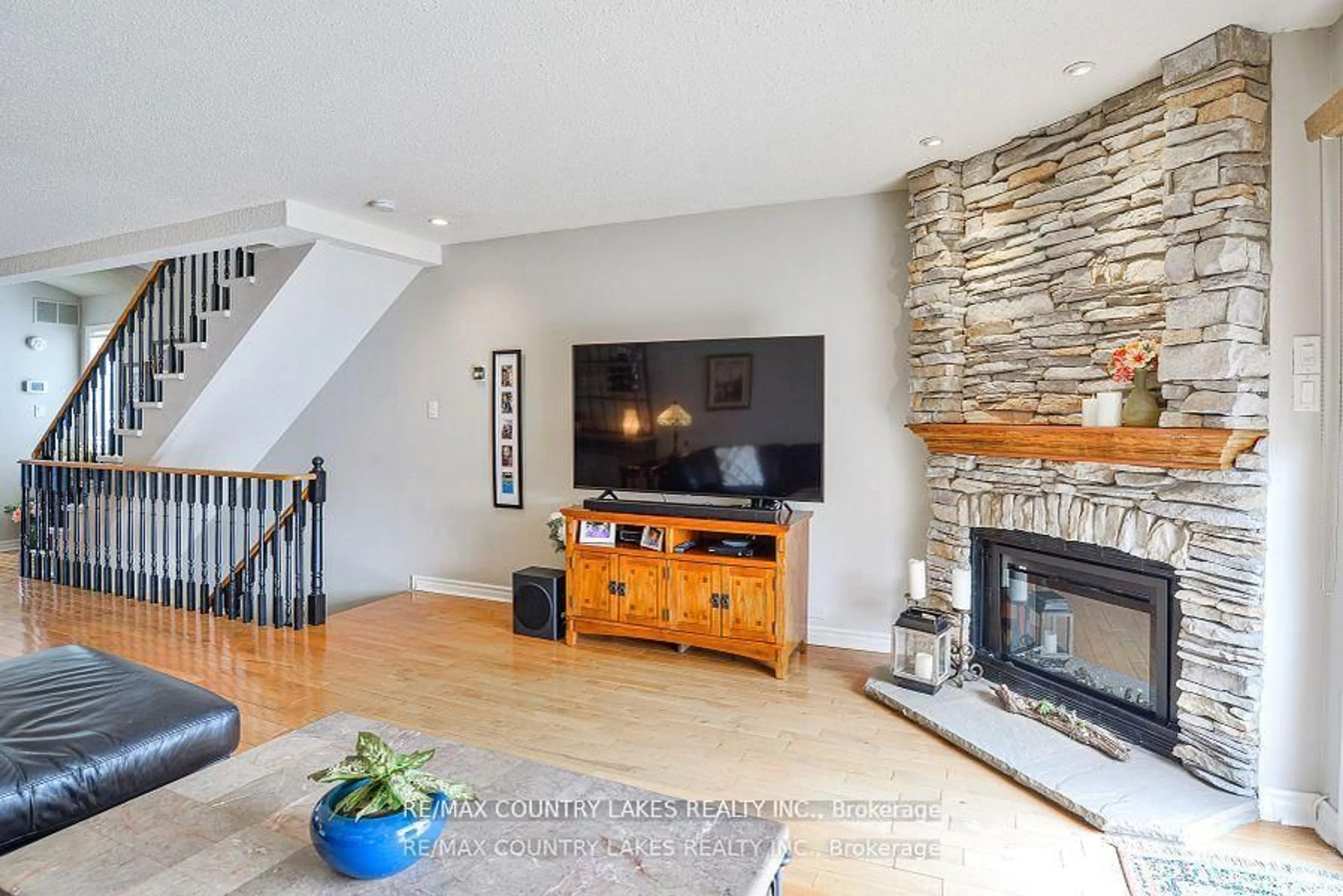 Living room with furniture, unknown for 24 Laguna Pkwy #15, Ramara Ontario L0K 1B0