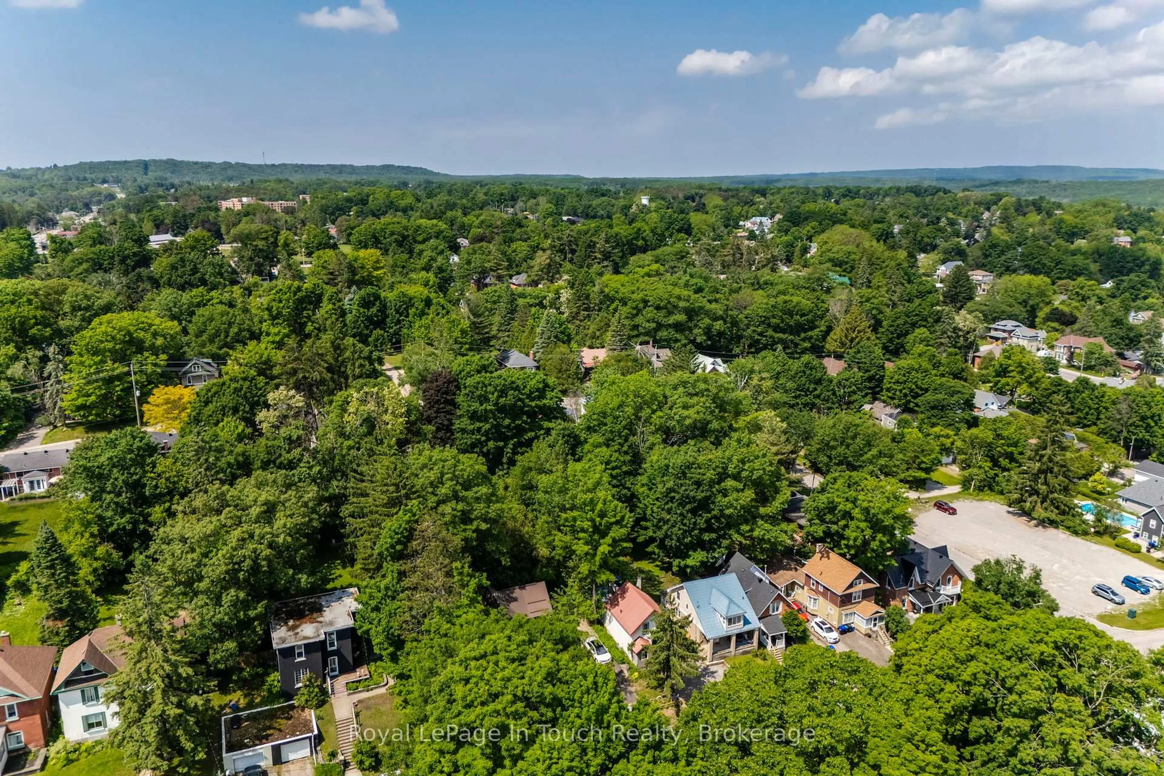 A pic from outside/outdoor area/front of a property/back of a property/a pic from drone, forest/trees view for 330 Third St, Midland Ontario L4R 3S7