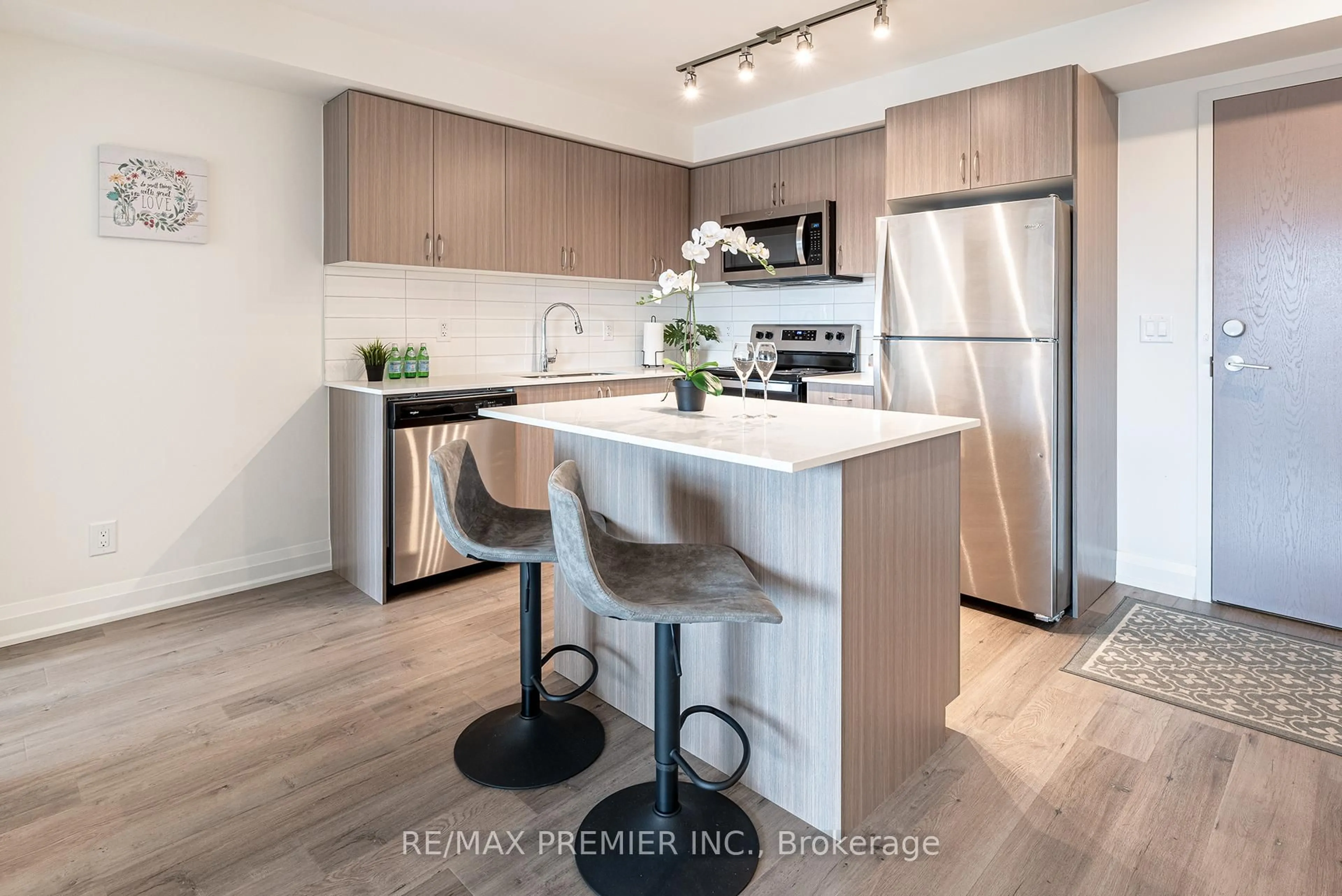 Open concept kitchen, unknown for 58 Lakeside Terr #908, Barrie Ontario L4M 0L5