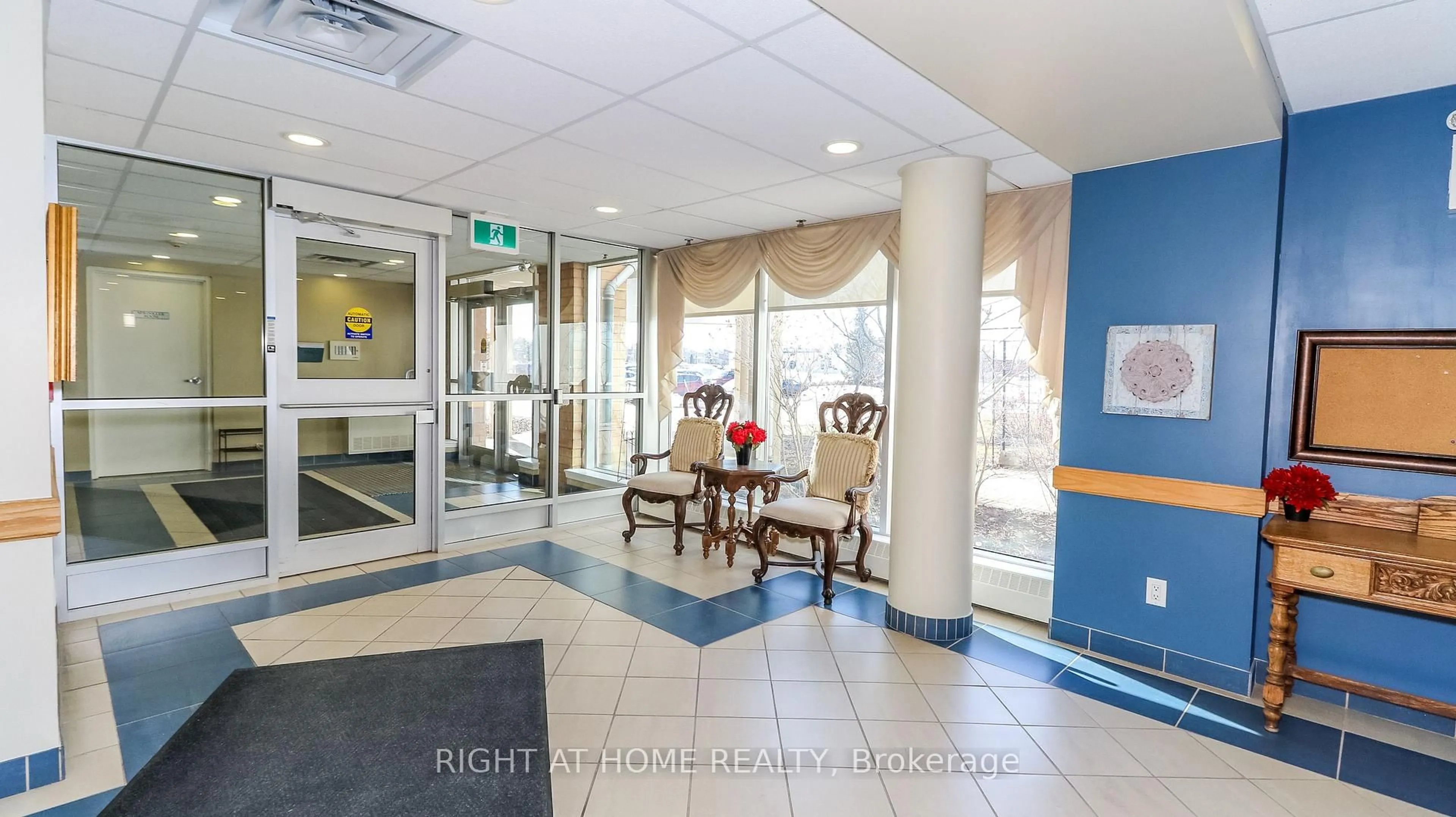 Indoor foyer for 90 Dean Ave #309, Barrie Ontario L4N 0M3