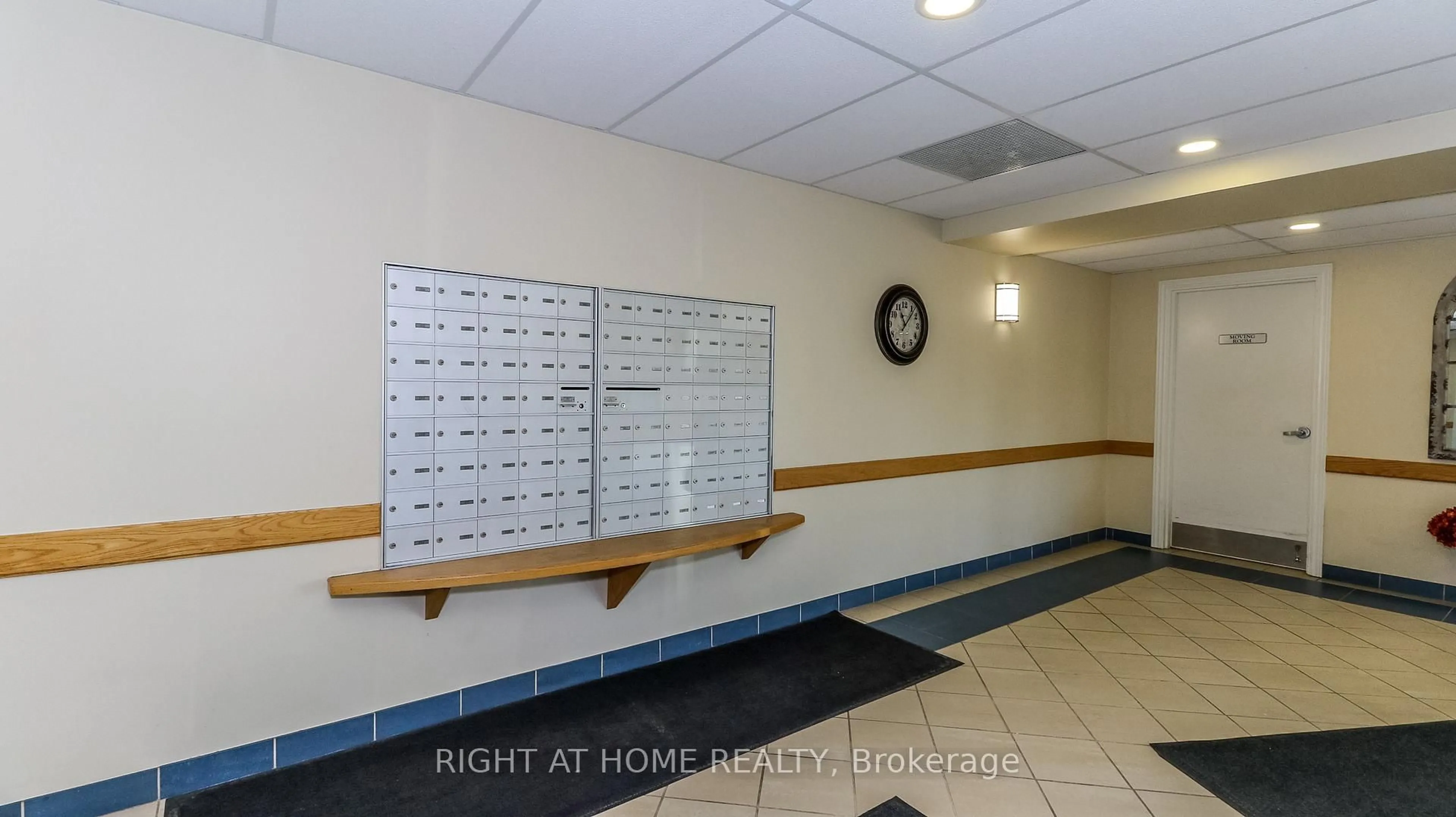 Indoor foyer for 90 Dean Ave #309, Barrie Ontario L4N 0M3