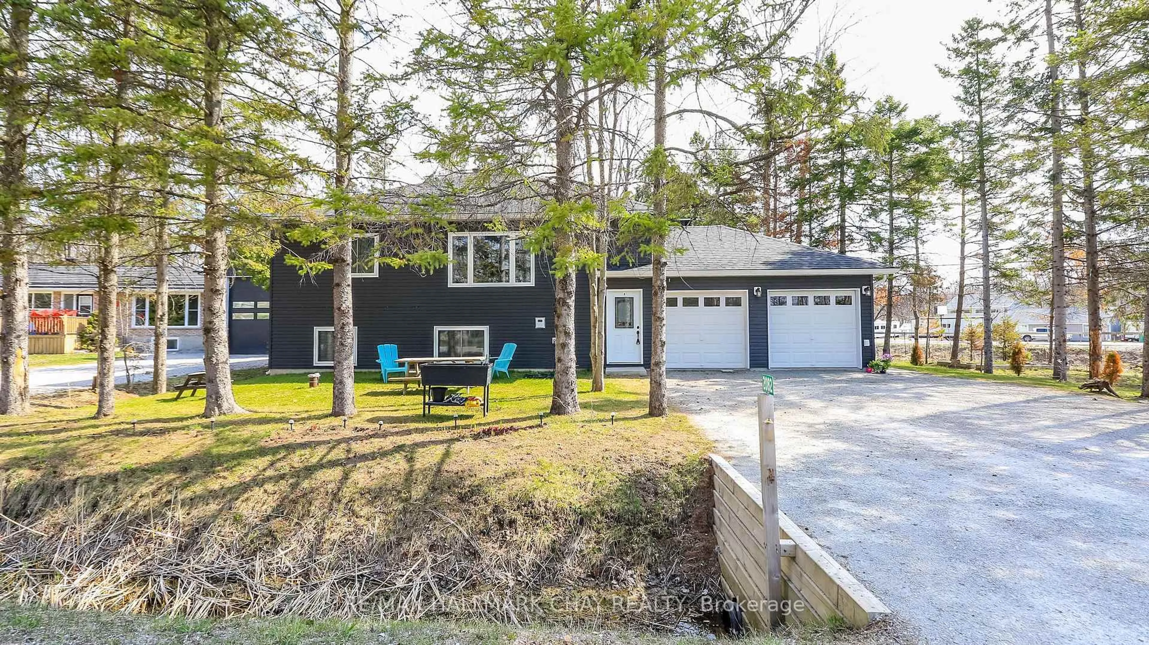 Unknown for 2082 Centre Ave, Severn Ontario L3V 6H3