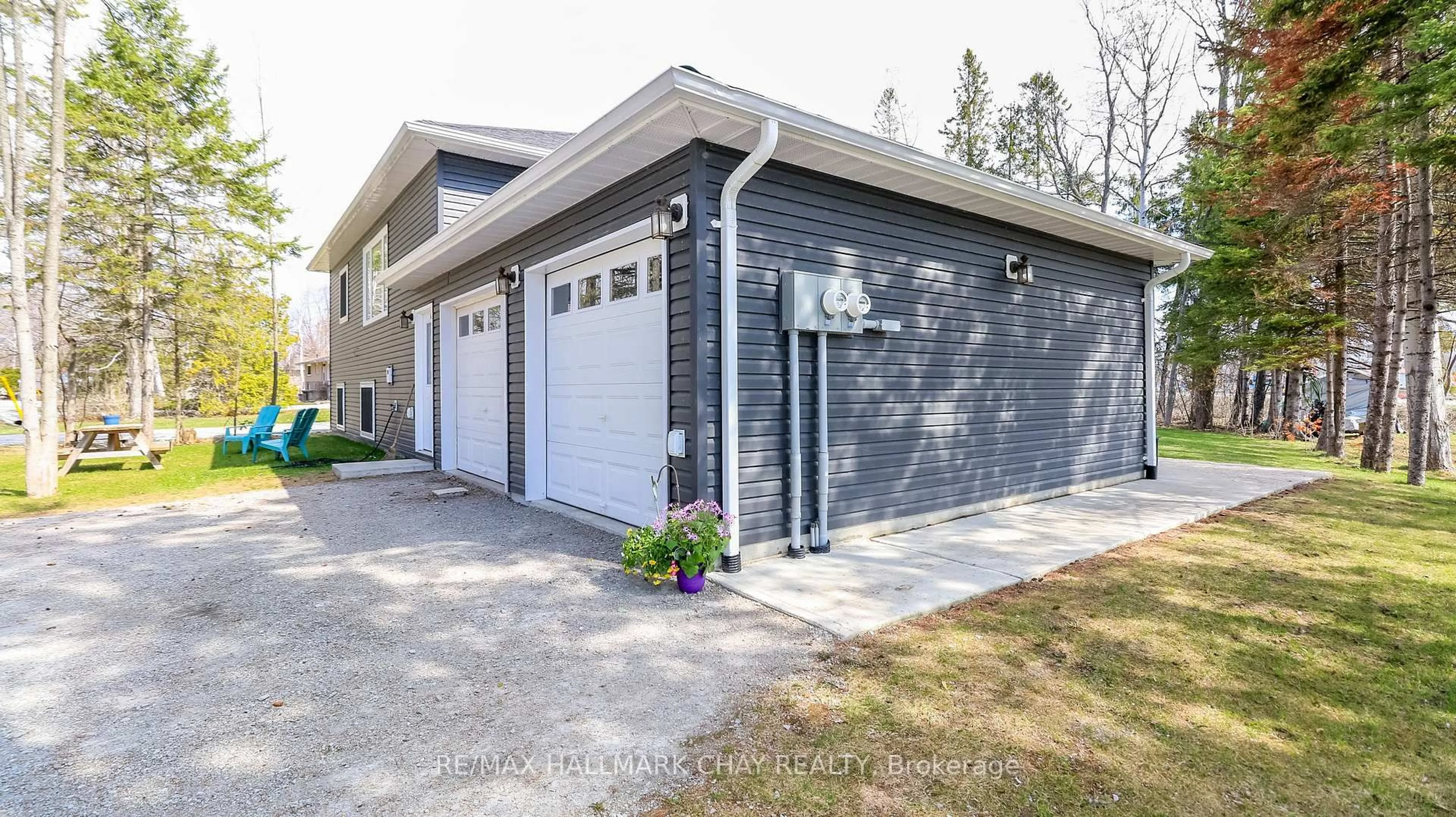 Unknown for 2082 Centre Ave, Severn Ontario L3V 6H3