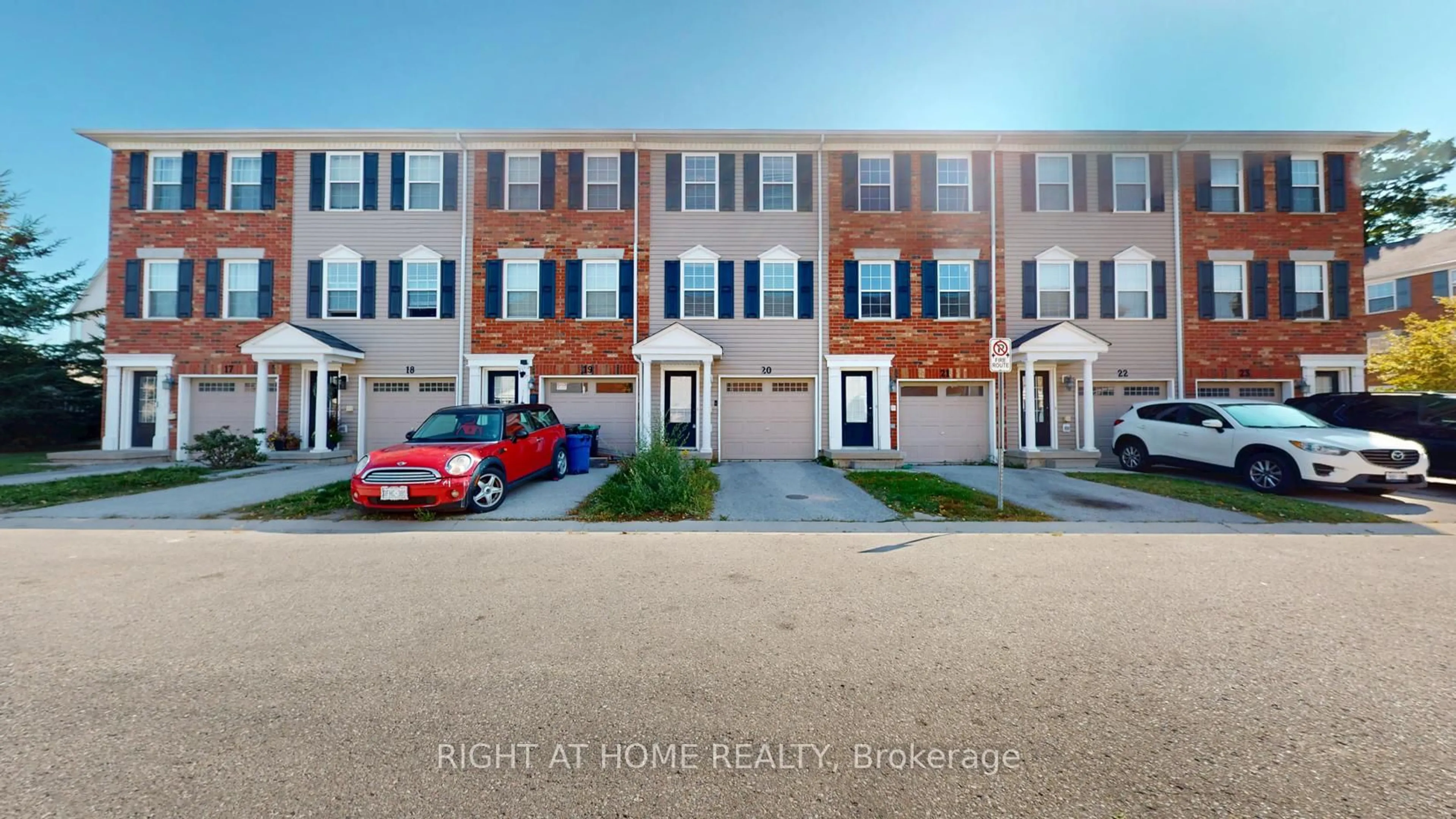 A pic from outside/outdoor area/front of a property/back of a property/a pic from drone, street for 91 Coughlin Rd #20, Barrie Ontario L4N 0L5