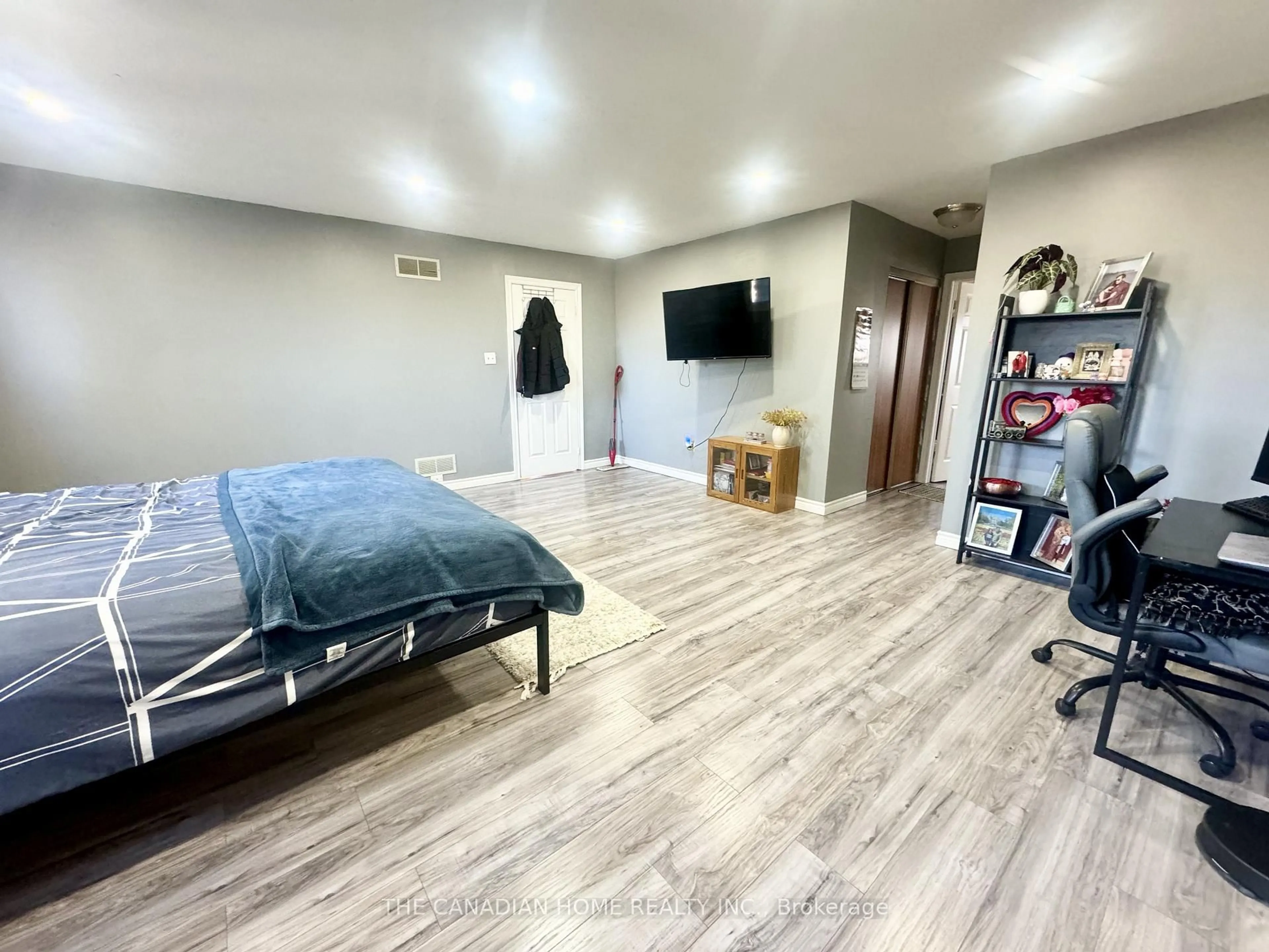 A pic of a room for 197 Johnson St, Barrie Ontario L4M 5Y9