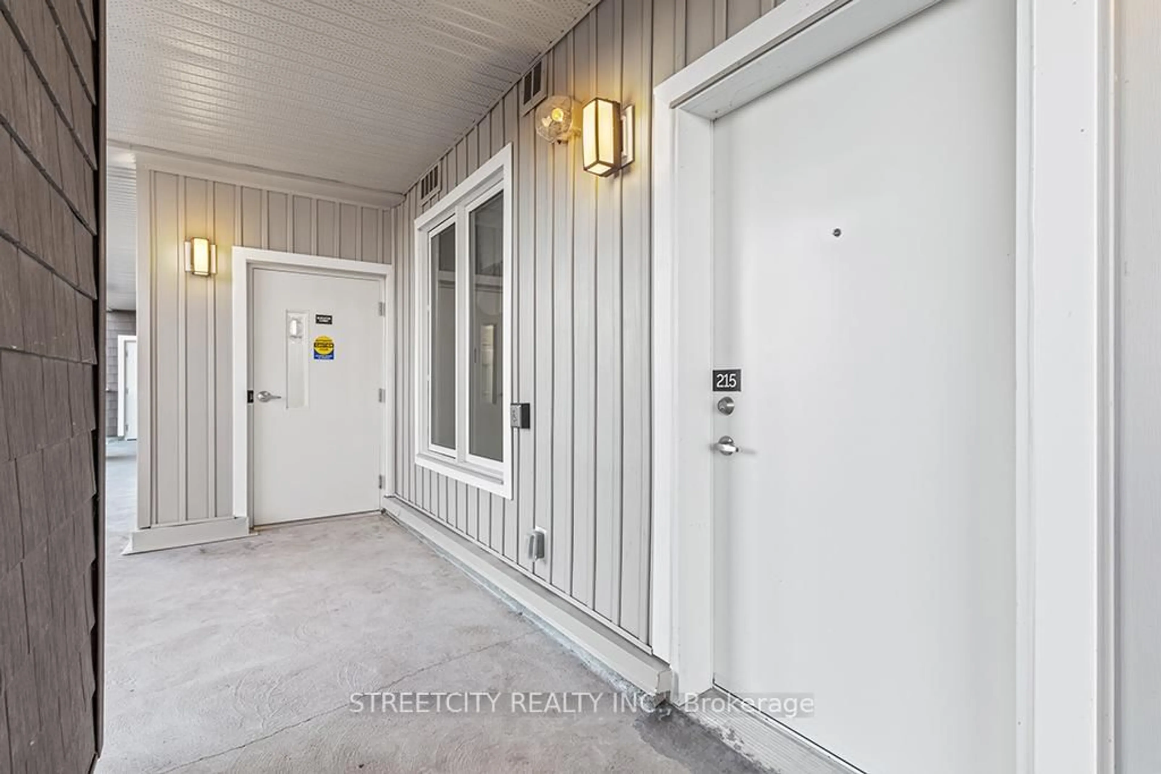Indoor entryway for 5 Spooner Cres #215, Collingwood Ontario L9Y 1T3
