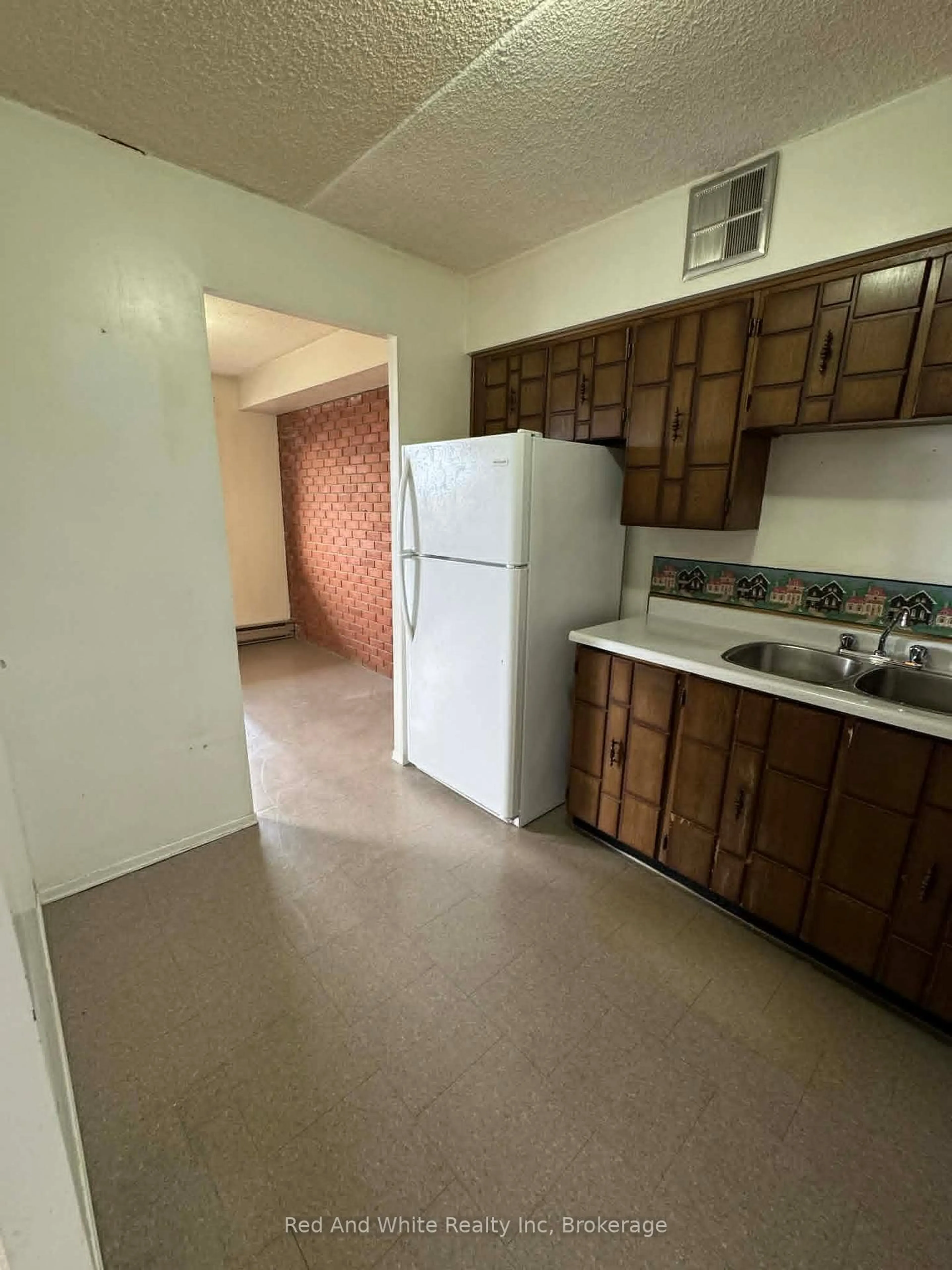 Standard kitchen, unknown for 460 Ontario St #606, Collingwood Ontario L9Y 4E5